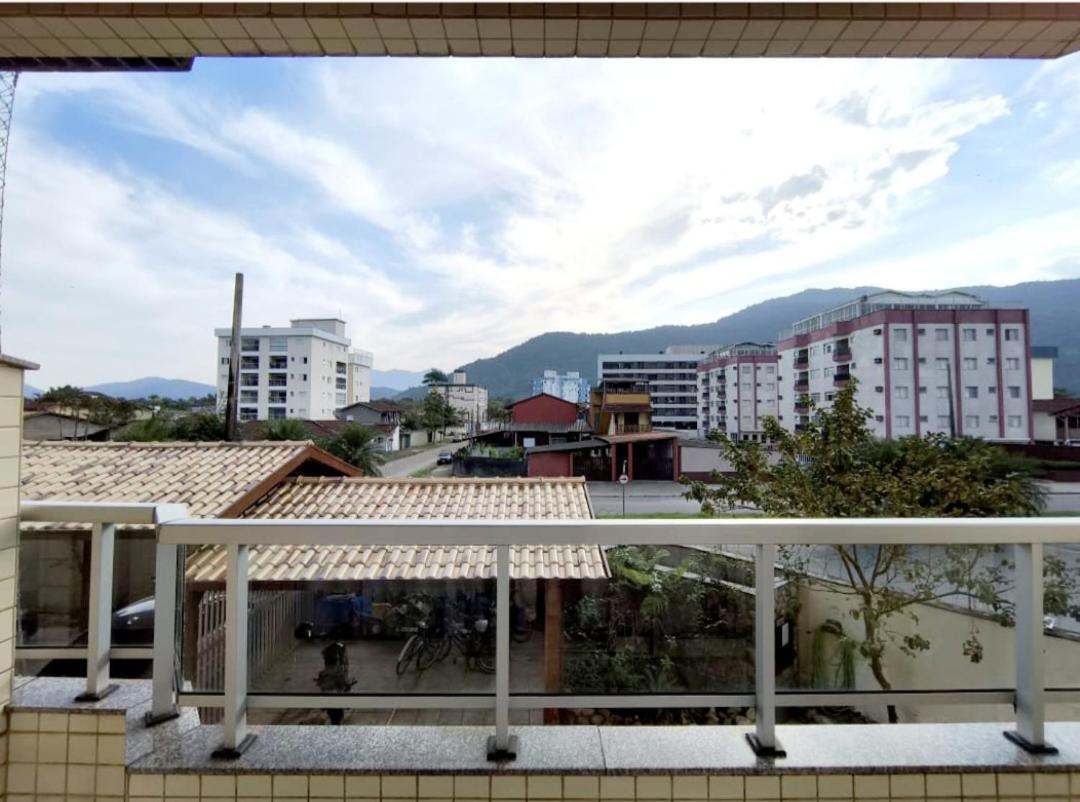 Apartamento com piscina, 300m da praia