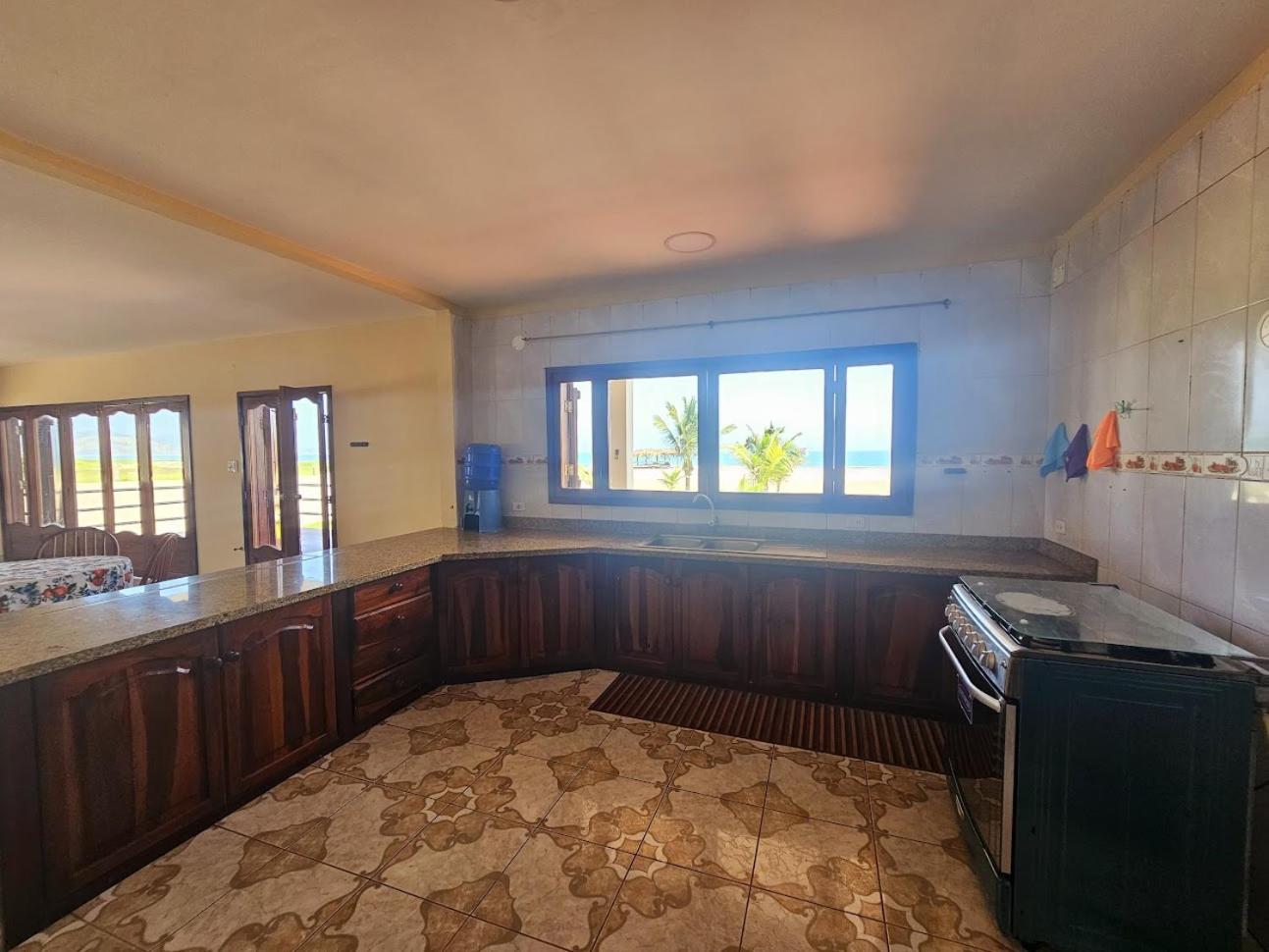 Hermosa Casa en Pto Cayo Ecuador