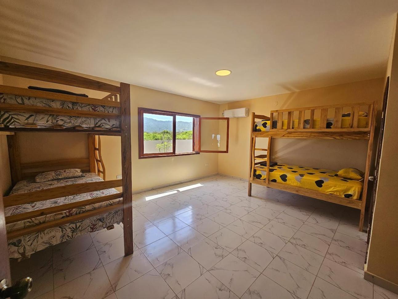 Hermosa Casa en Pto Cayo Ecuador