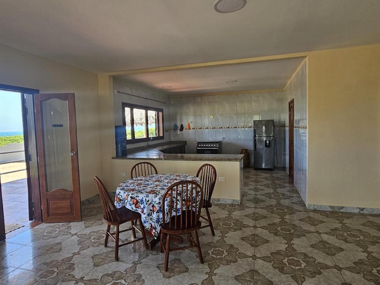 Hermosa Casa en Pto Cayo Ecuador