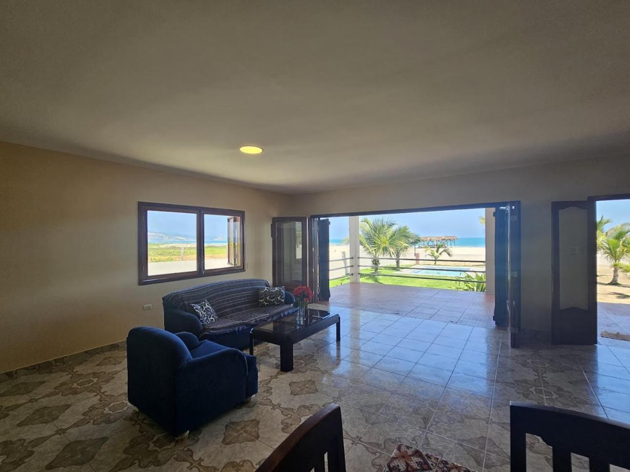 Hermosa Casa en Pto Cayo Ecuador