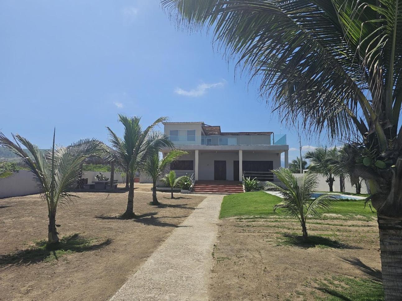 Hermosa Casa en Pto Cayo Ecuador