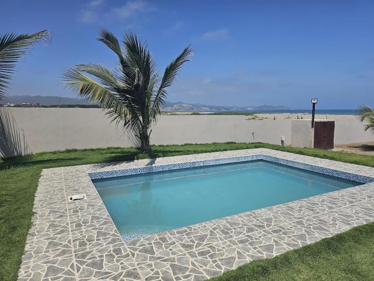 Hermosa Casa en Pto Cayo Ecuador