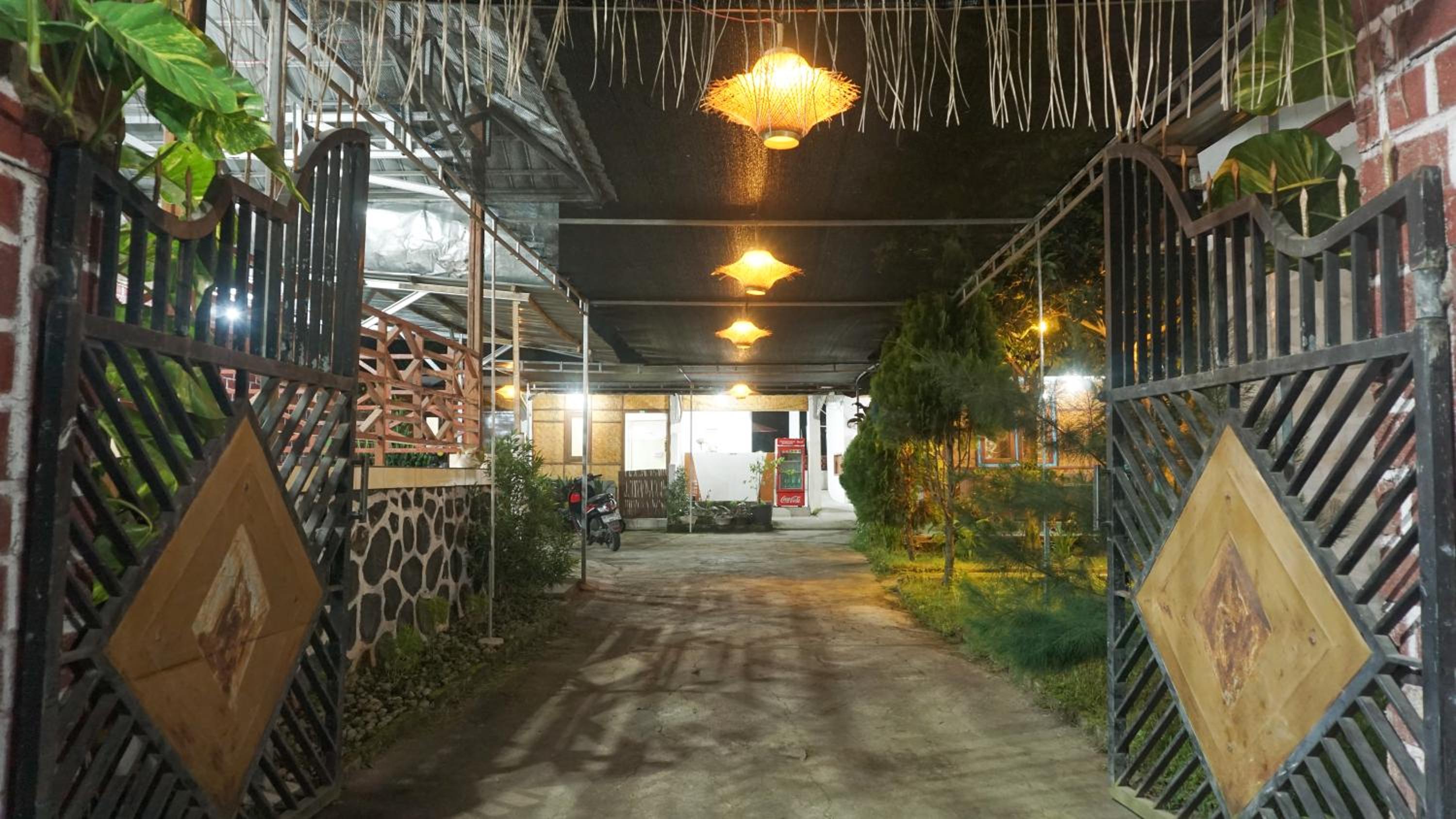 Rinjani Terrace Cottage & Resto view 2
