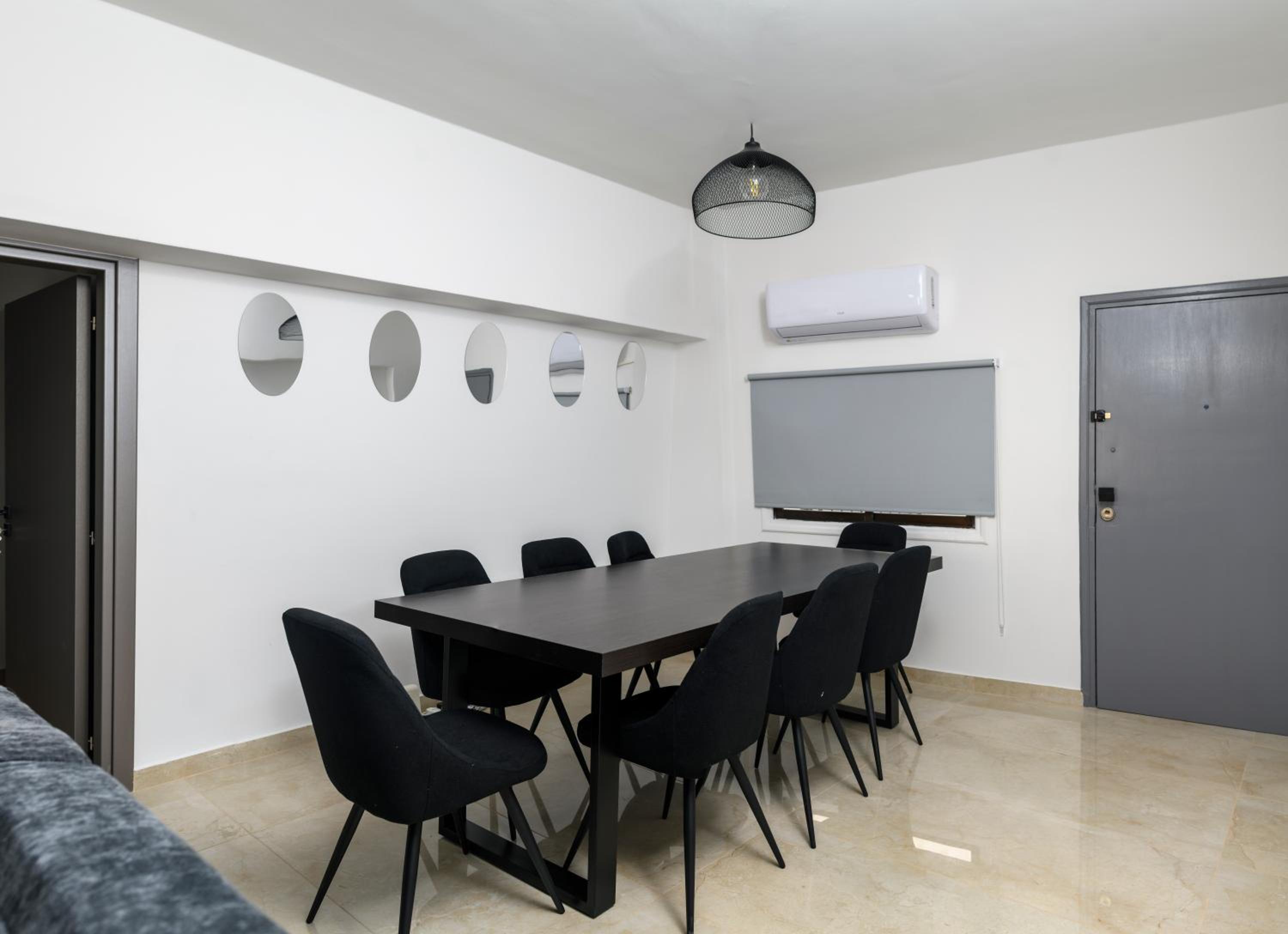 Ollies 3 Bedroom Apartment