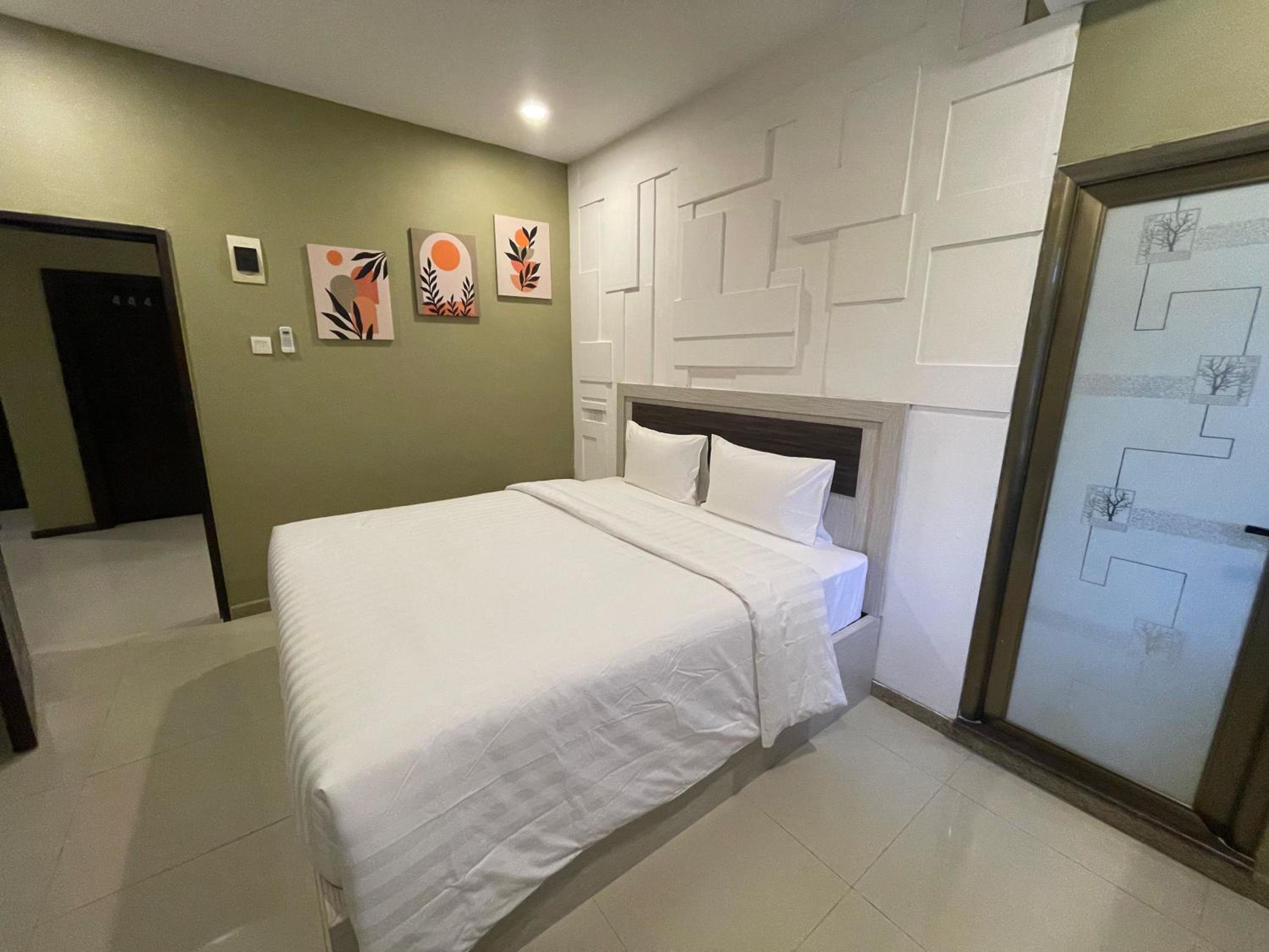 Urbanview Hotel X Ten Harbour Bay Batam