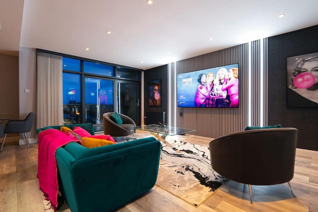 Luxurious Penthouse with Bar at Glasgow Hydro & SECC view 5