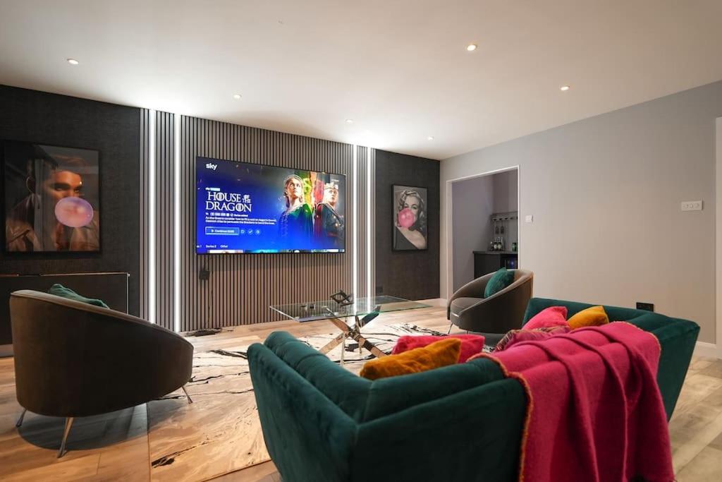 Luxurious Penthouse with Bar at Glasgow Hydro & SECC view 4