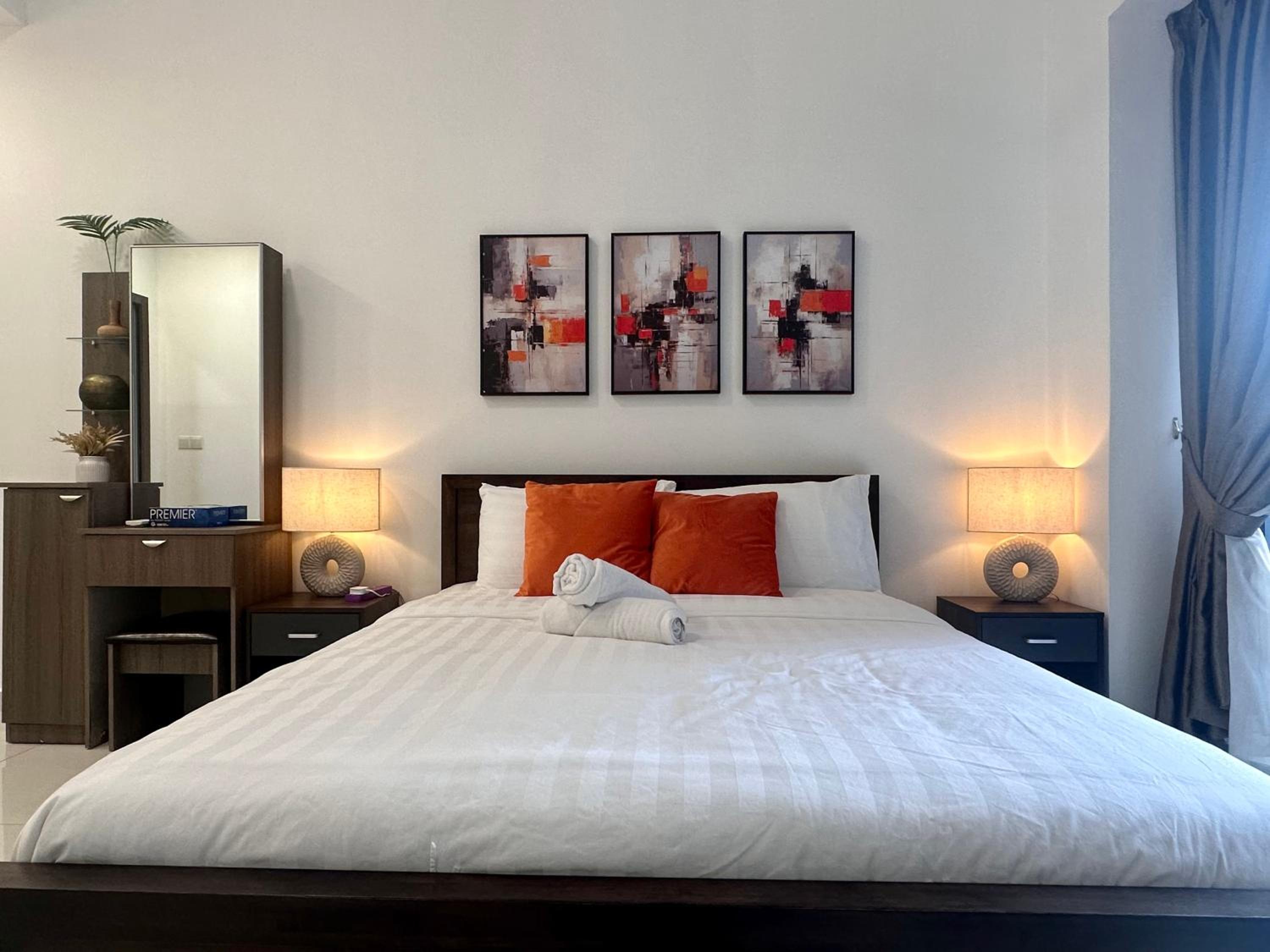 Stylish Urban Oasis Icon City with Sky Pool and Cozy Interior photo 2