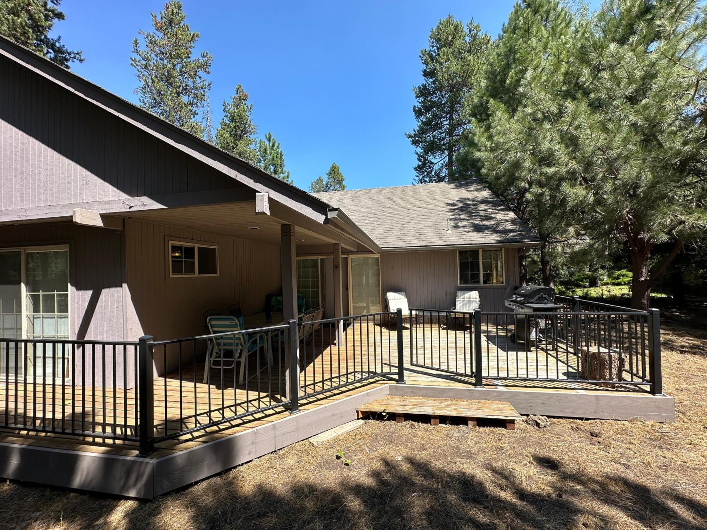 13 Ollalie Home with 2 Car Garage view 5