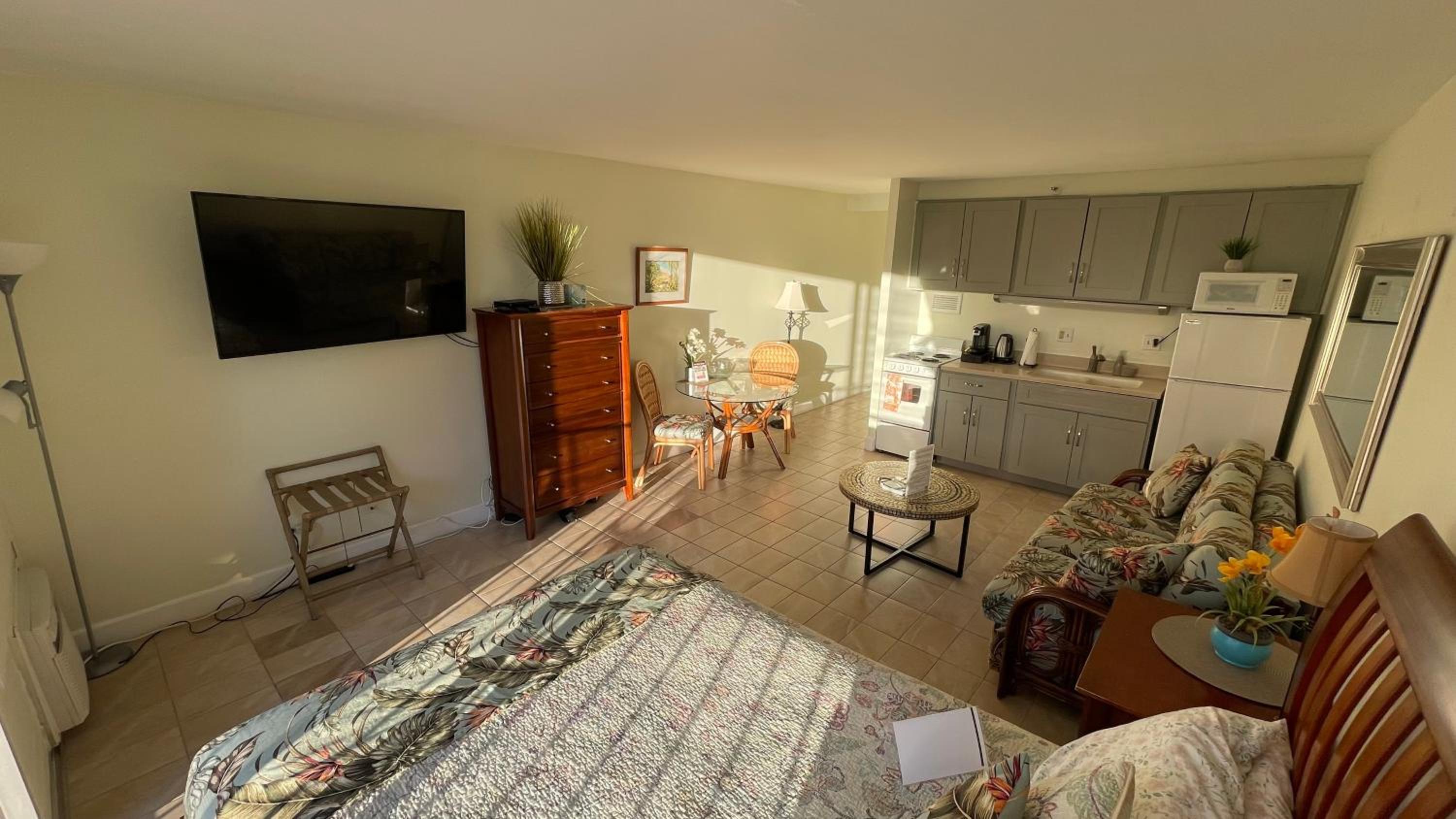 Tropical Studios at Marine Surf Waikiki - FREE PARKING - BEST LOCATION - FULL KITCHEN - SWIMMING POOL 照片第 238 張,共 263 張