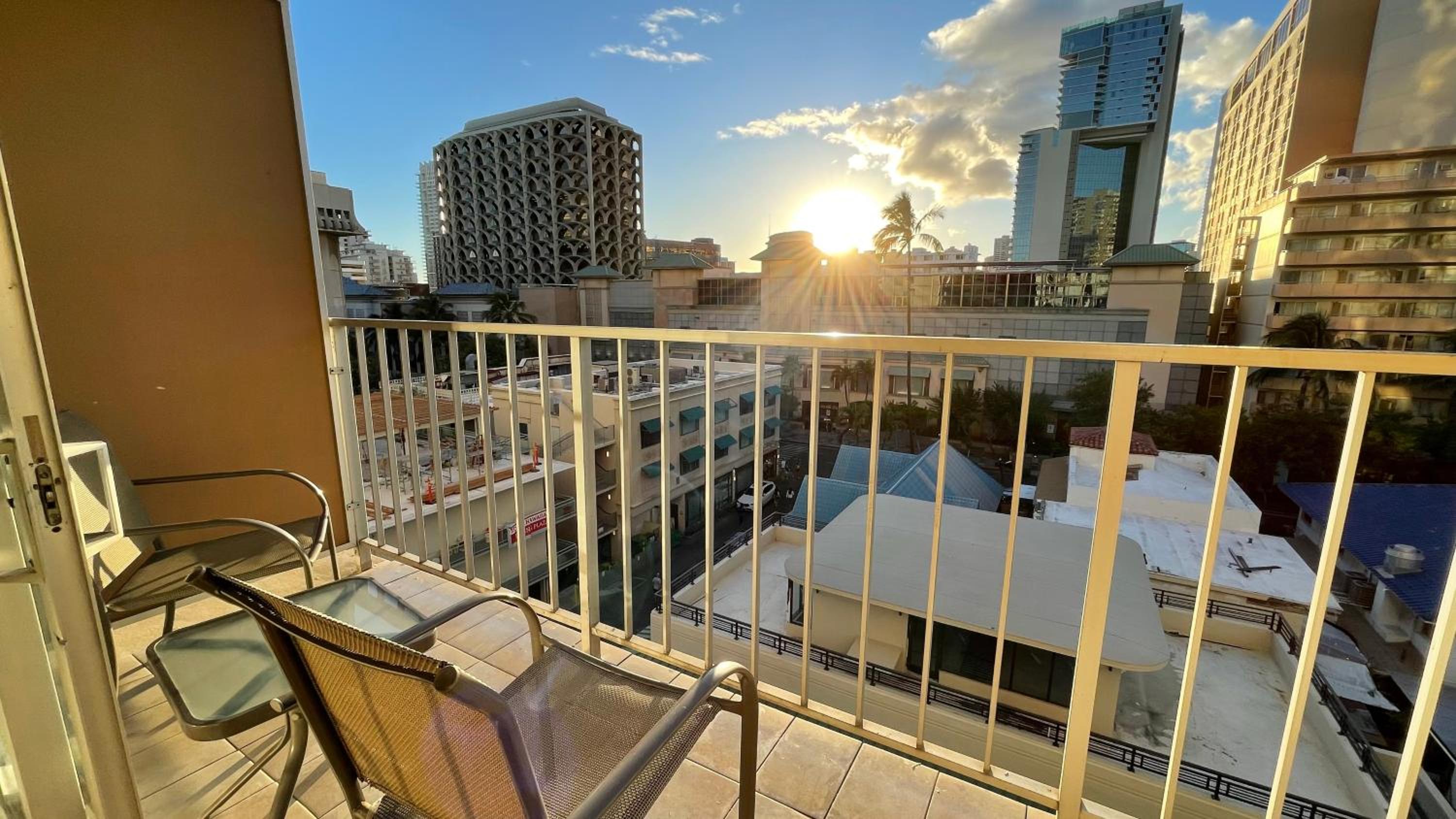 Tropical Studios at Marine Surf Waikiki - FREE PARKING - BEST LOCATION - FULL KITCHEN - SWIMMING POOL 照片第 129 張,共 263 張