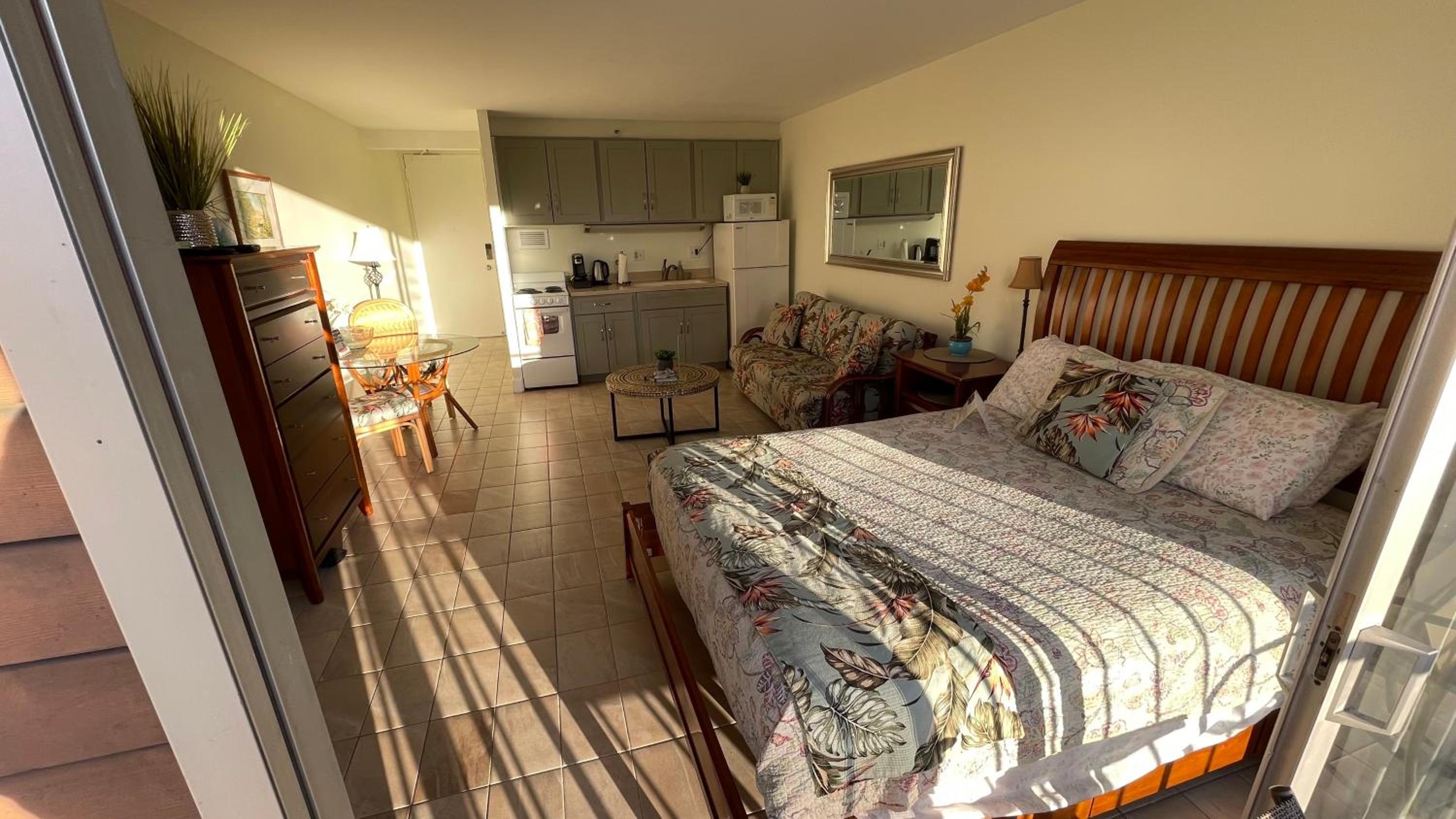 Tropical Studios at Marine Surf Waikiki - FREE PARKING - BEST LOCATION - FULL KITCHEN - SWIMMING POOL 照片第 186 張,共 263 張