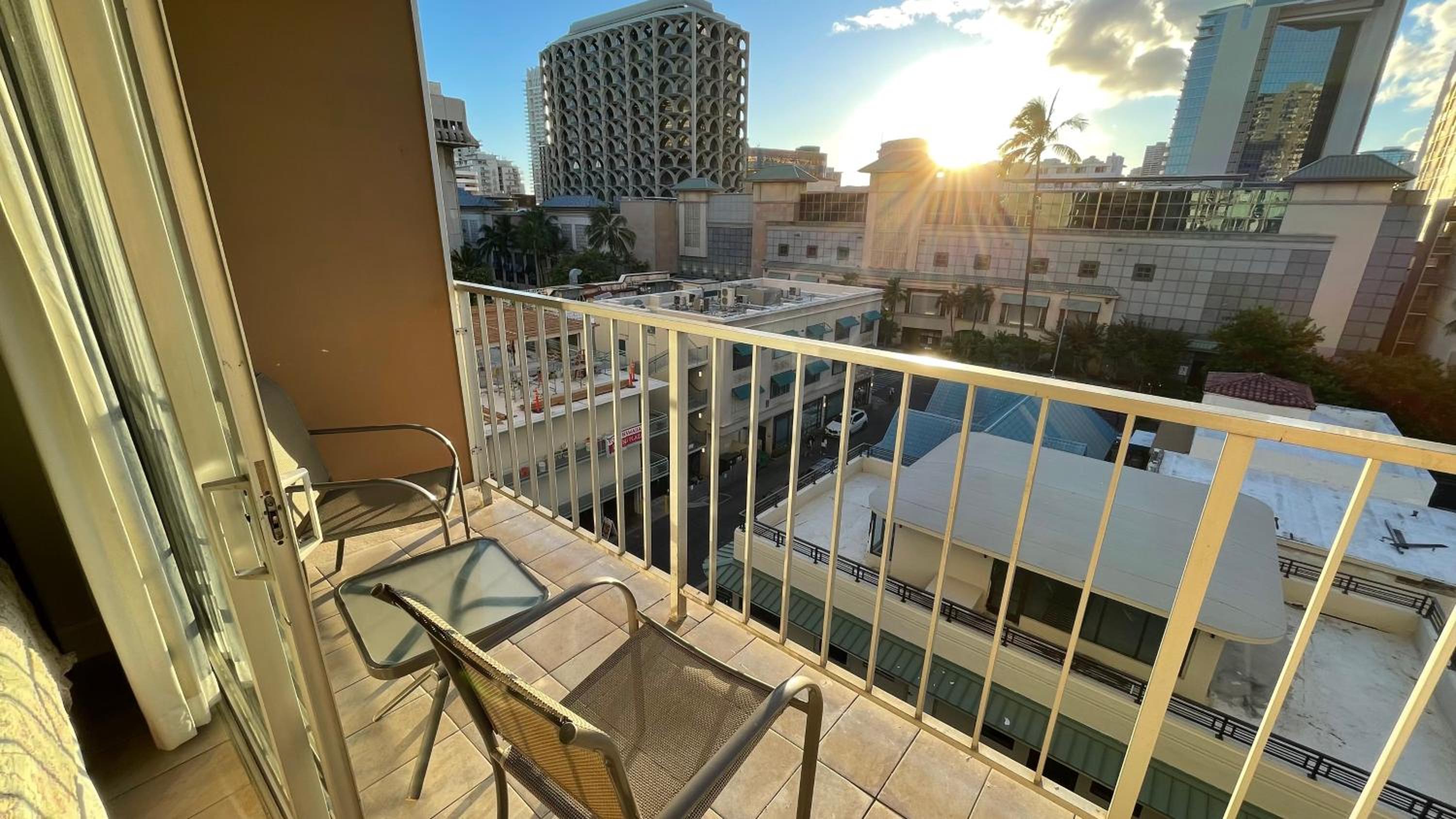 Tropical Studios at Marine Surf Waikiki - FREE PARKING - BEST LOCATION - FULL KITCHEN - SWIMMING POOL 照片第 167 張,共 263 張