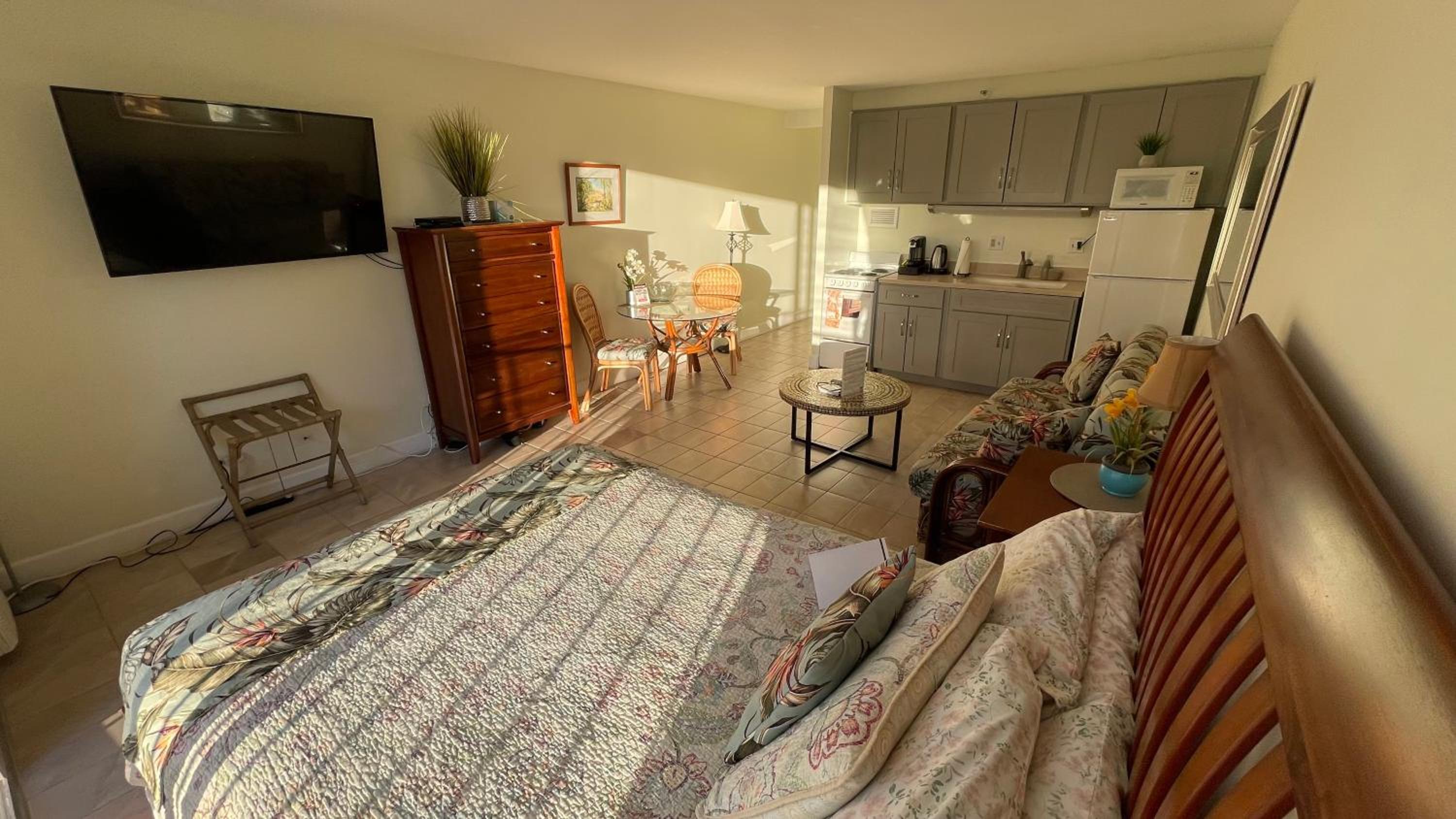 Tropical Studios at Marine Surf Waikiki - FREE PARKING - BEST LOCATION - FULL KITCHEN - SWIMMING POOL 照片第 193 張,共 263 張