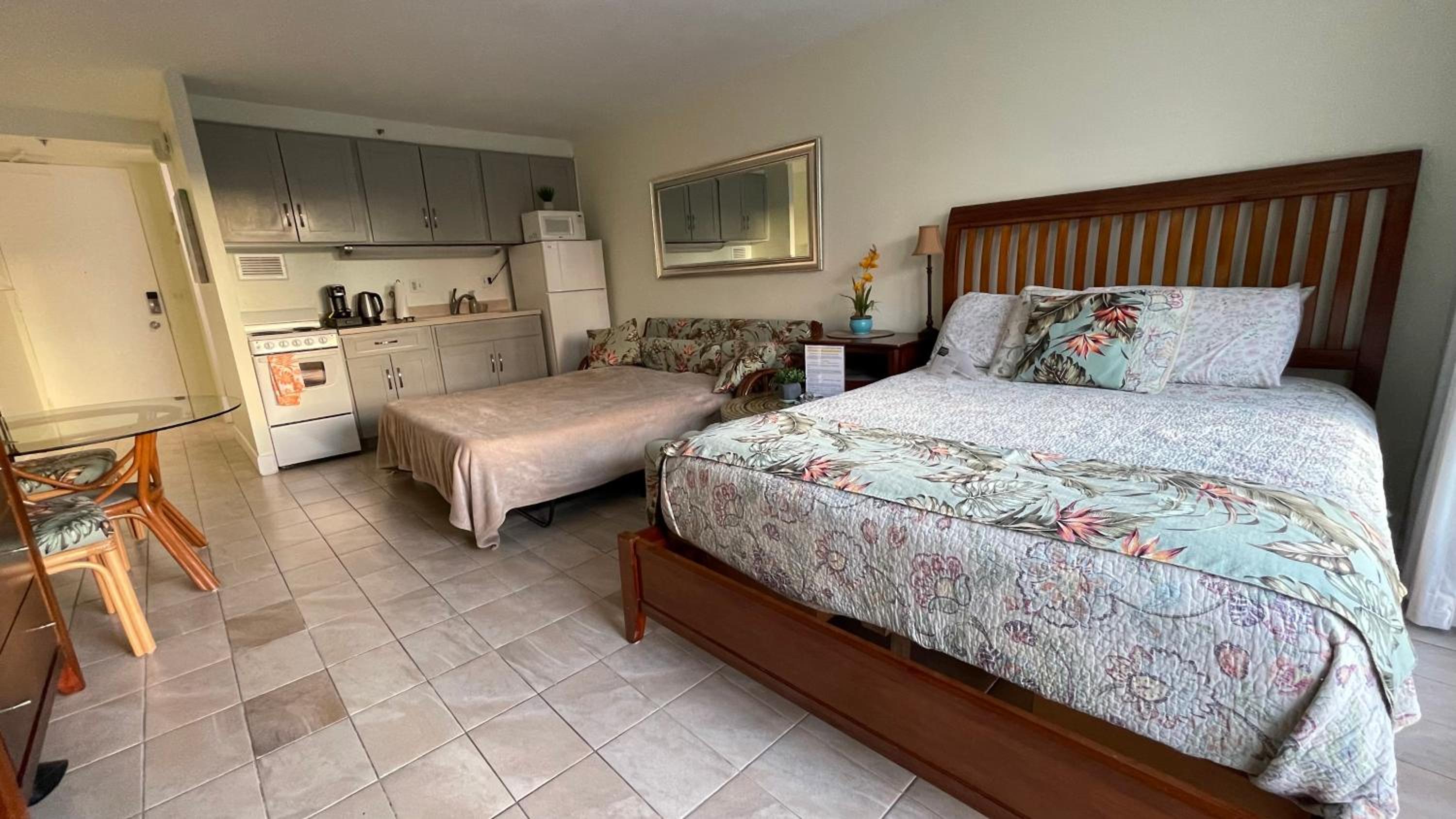 Tropical Studios at Marine Surf Waikiki - FREE PARKING - BEST LOCATION - FULL KITCHEN - SWIMMING POOL 照片第 60 張,共 263 張