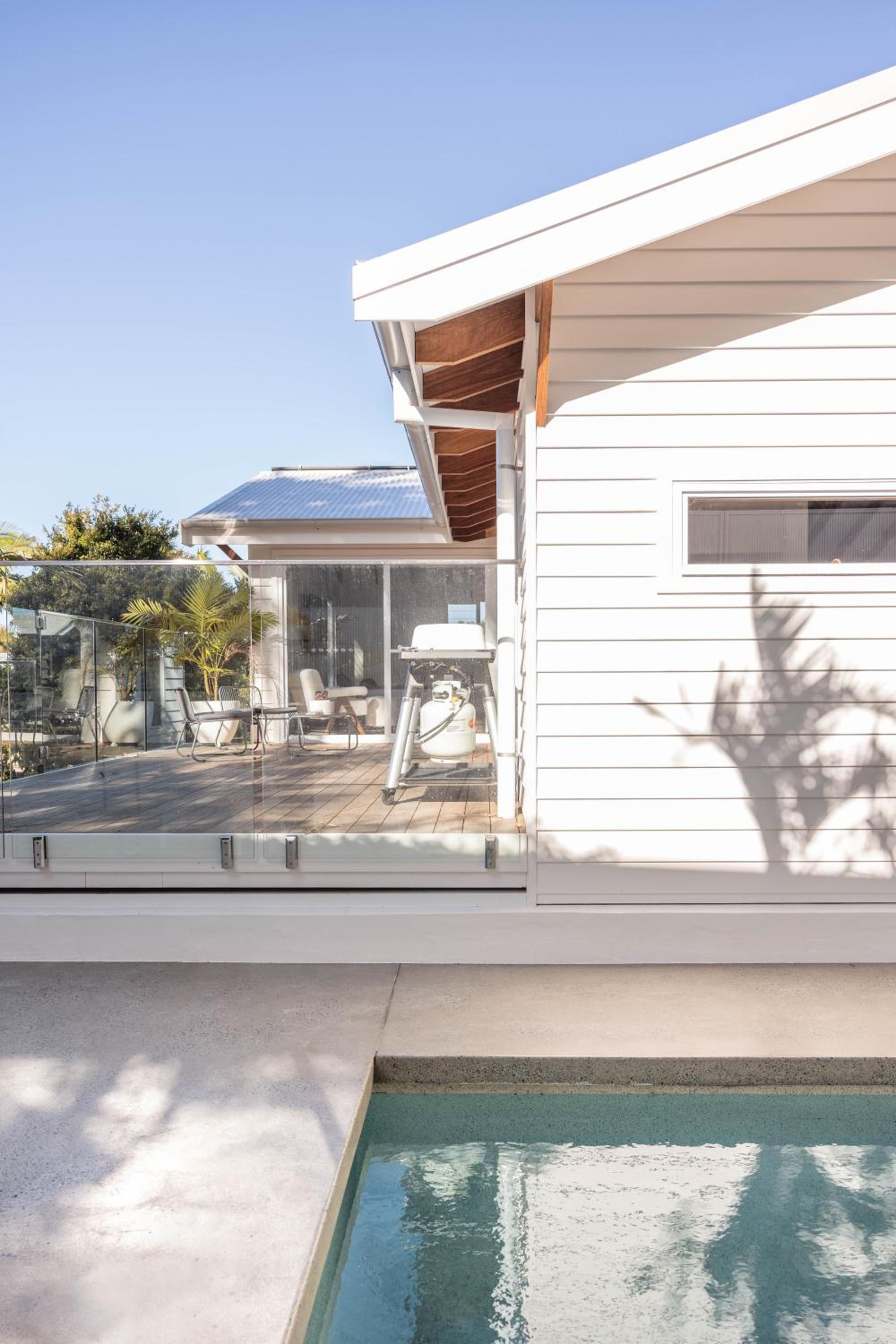 Blackbutt House - Luxe Retreat With Pool and Sauna