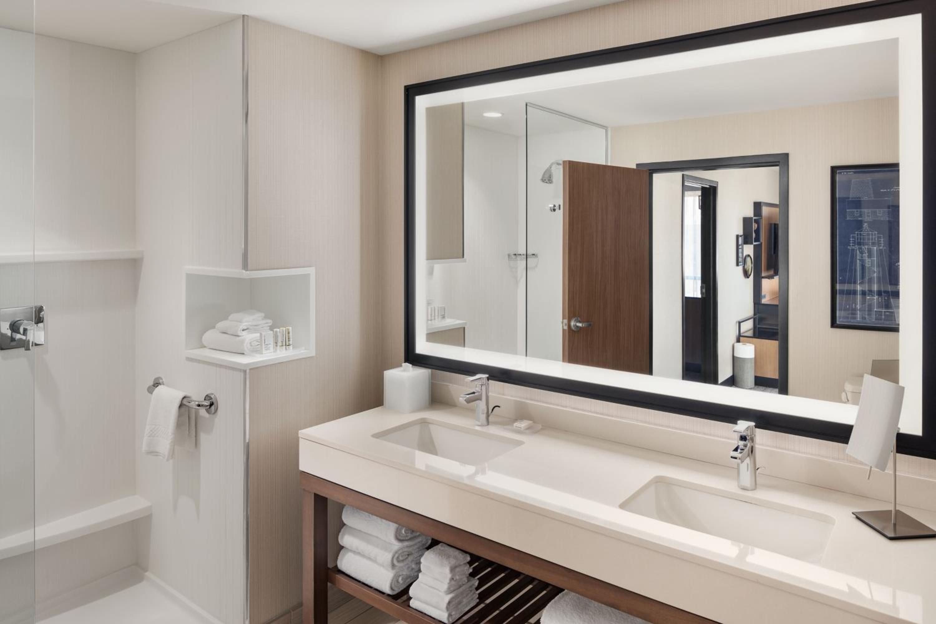 Portland Vacations - Courtyard by Marriott Portland Downtown/Waterfront - Property Image 10