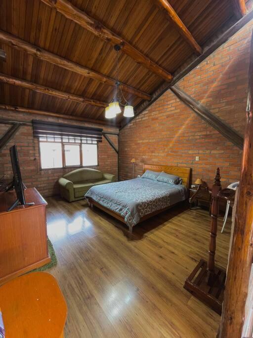Bella casa estilo rustico moderno