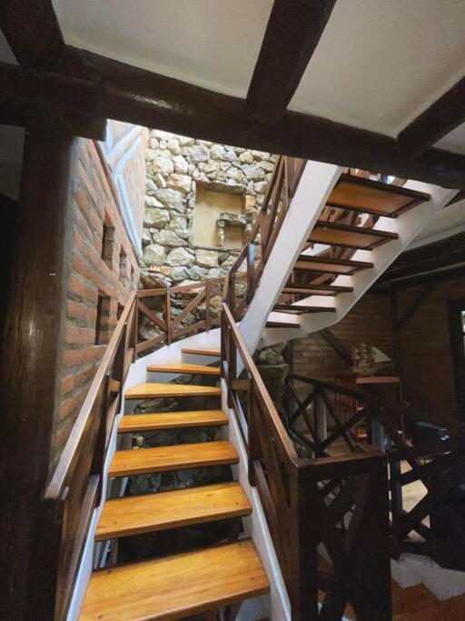 Bella casa estilo rustico moderno