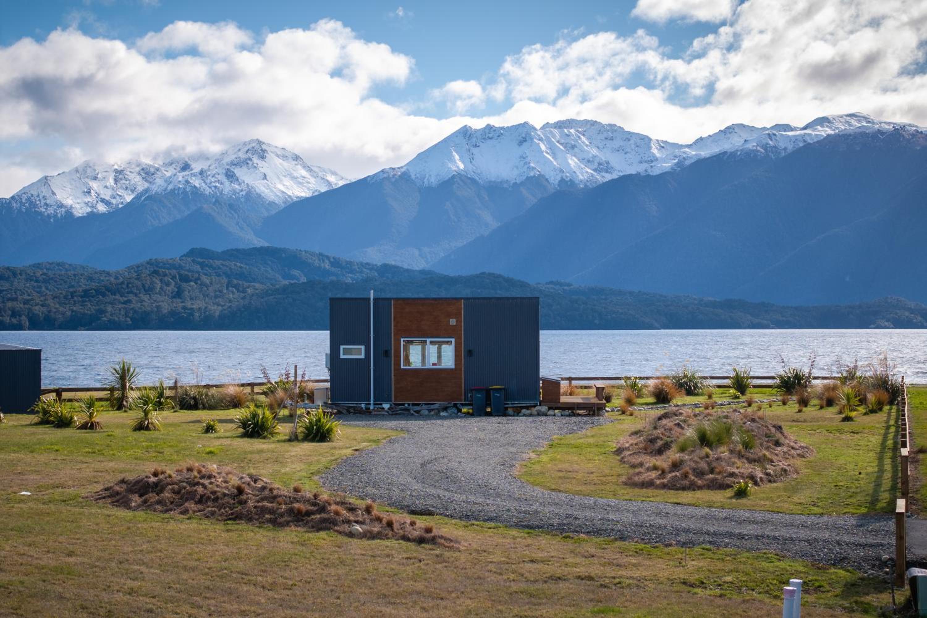 Hotel Tiny Piece of Paradise - Te Anau Tiny House - Image 1