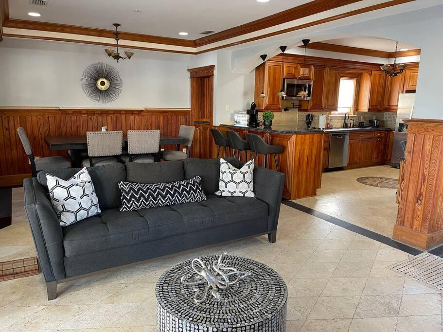 Be A Nomad - 5BR Oceanview Beach House - Sleeps 10 view 5