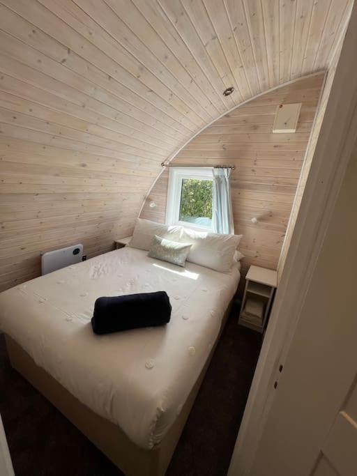 Windmill Glamping Pod with Hot tub - The Hideaway view 5