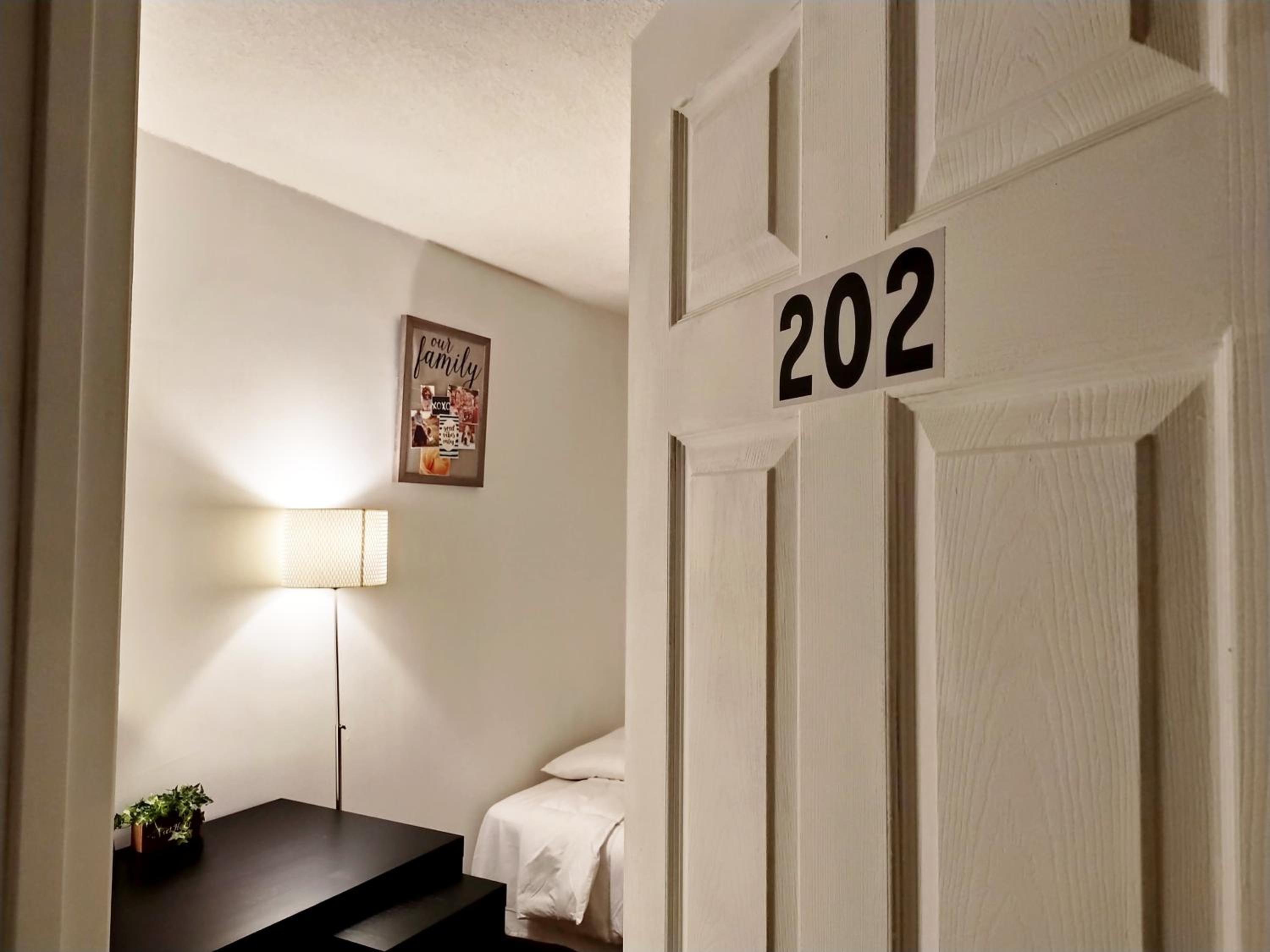 Coastal Comfort Homestay in Santa Monica view 5