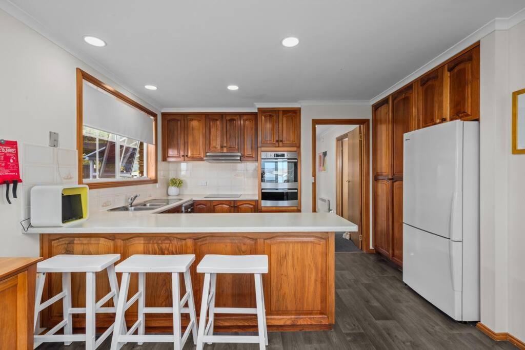 Luxury Sandy Bay Living River Views Free Parking