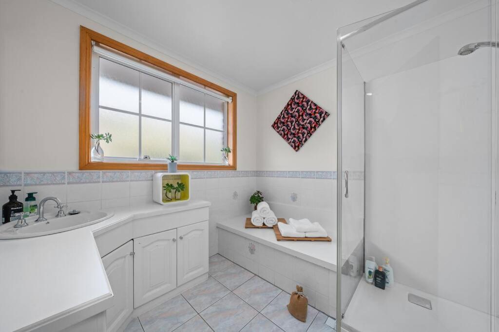 Luxury Sandy Bay Living River Views Free Parking