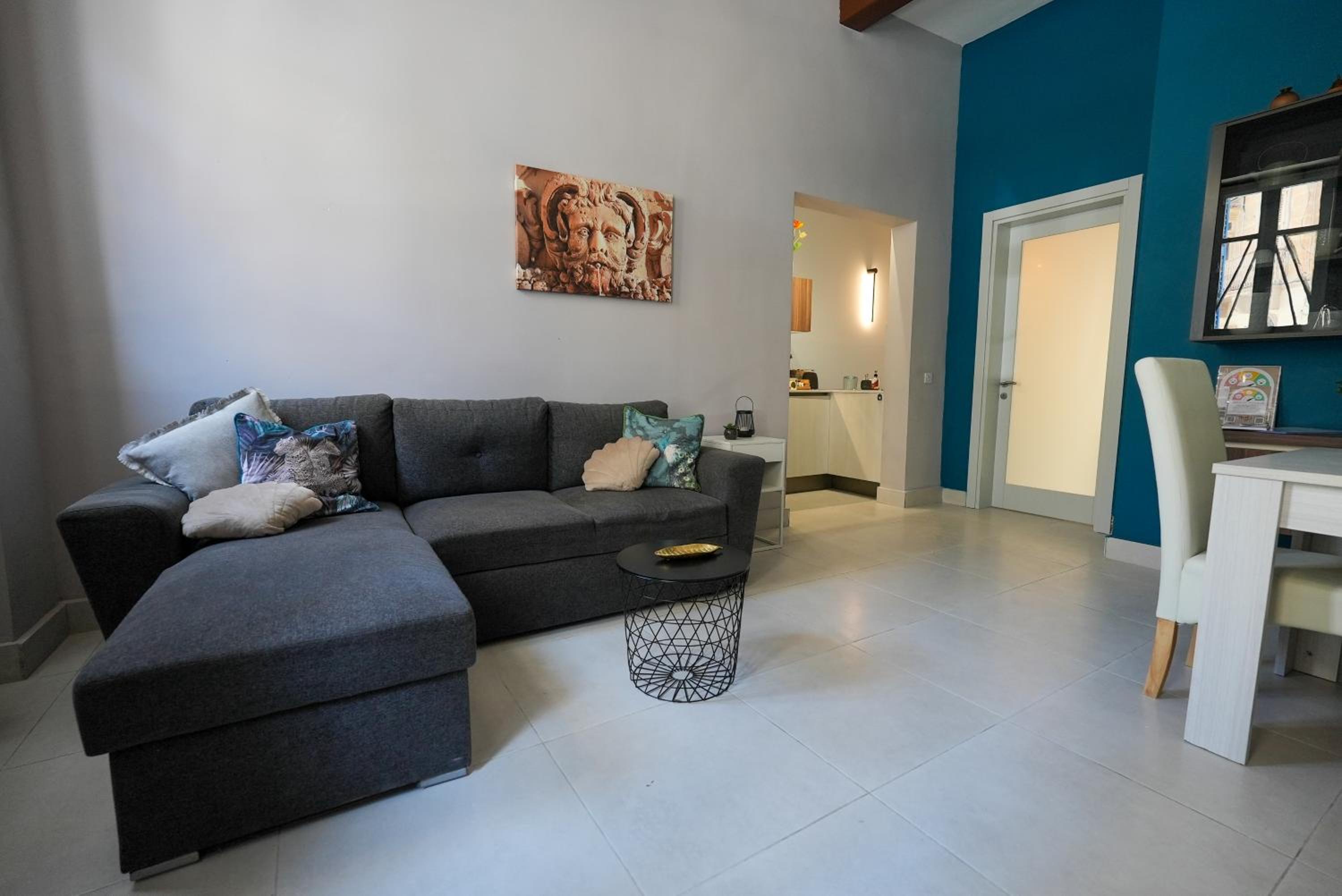 2 bedroom townhouse in Gzira minutes away from promenade view 4
