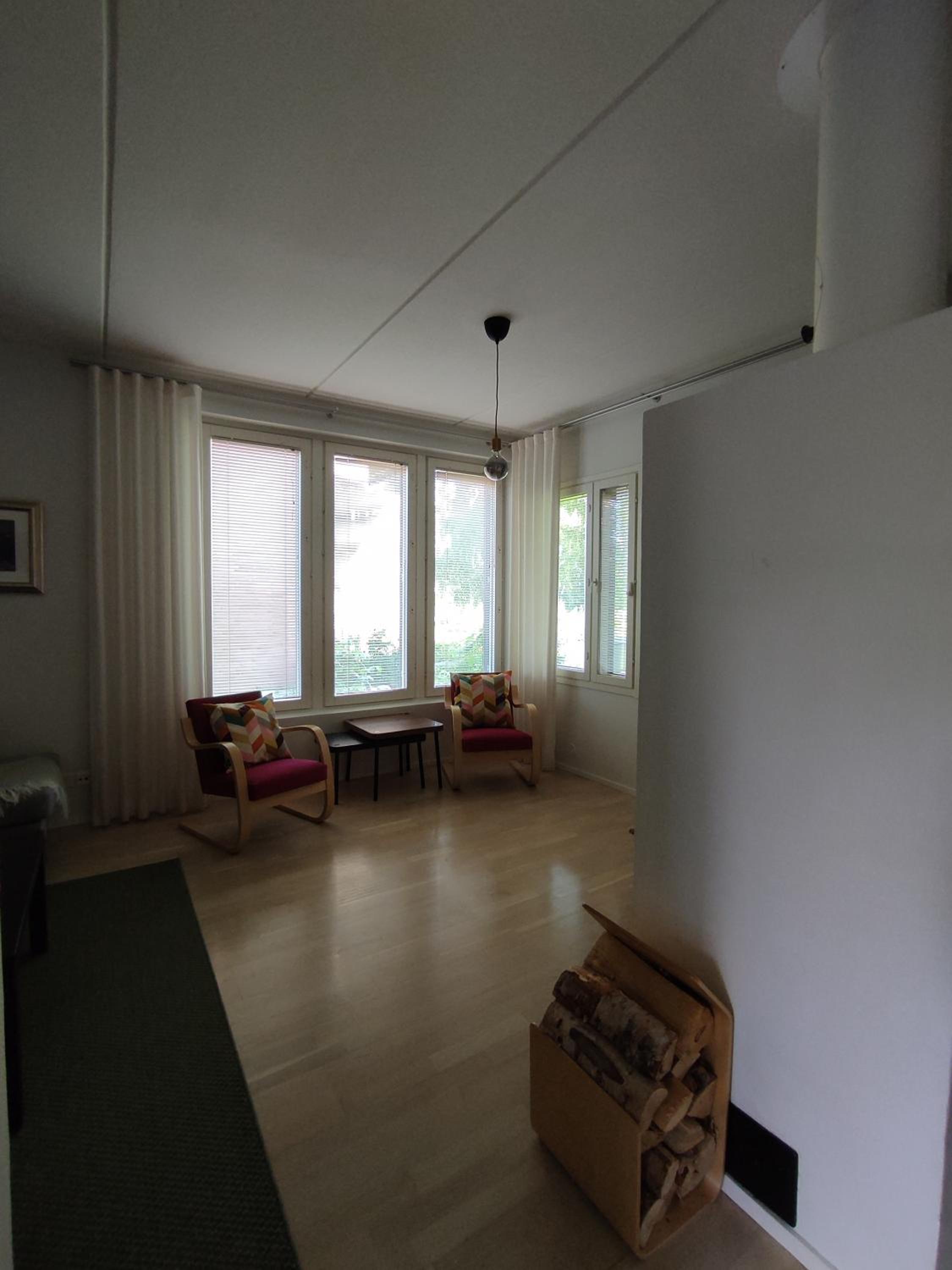 Lakeside Retreat near the University, with 2 free parking spots view 5