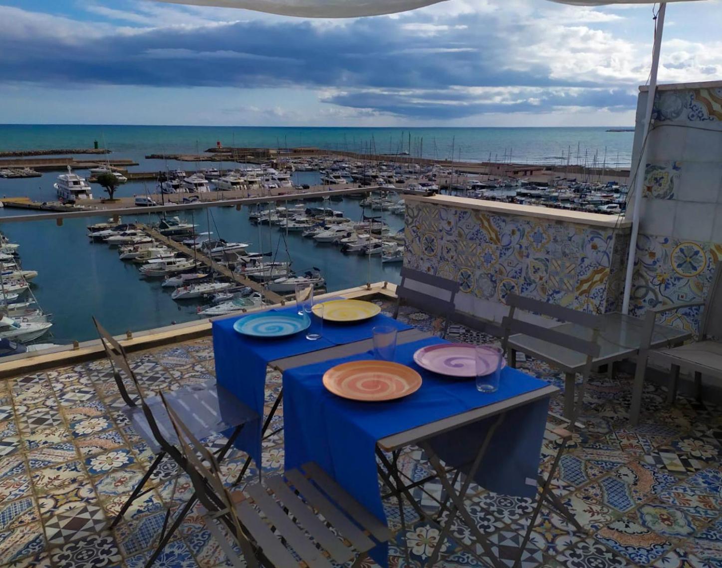 MARINA SEAVIEW APARTMENT - Central top-floor apartment with panoramic terrace, near Marina & Train Station - Nettuno photo 4
