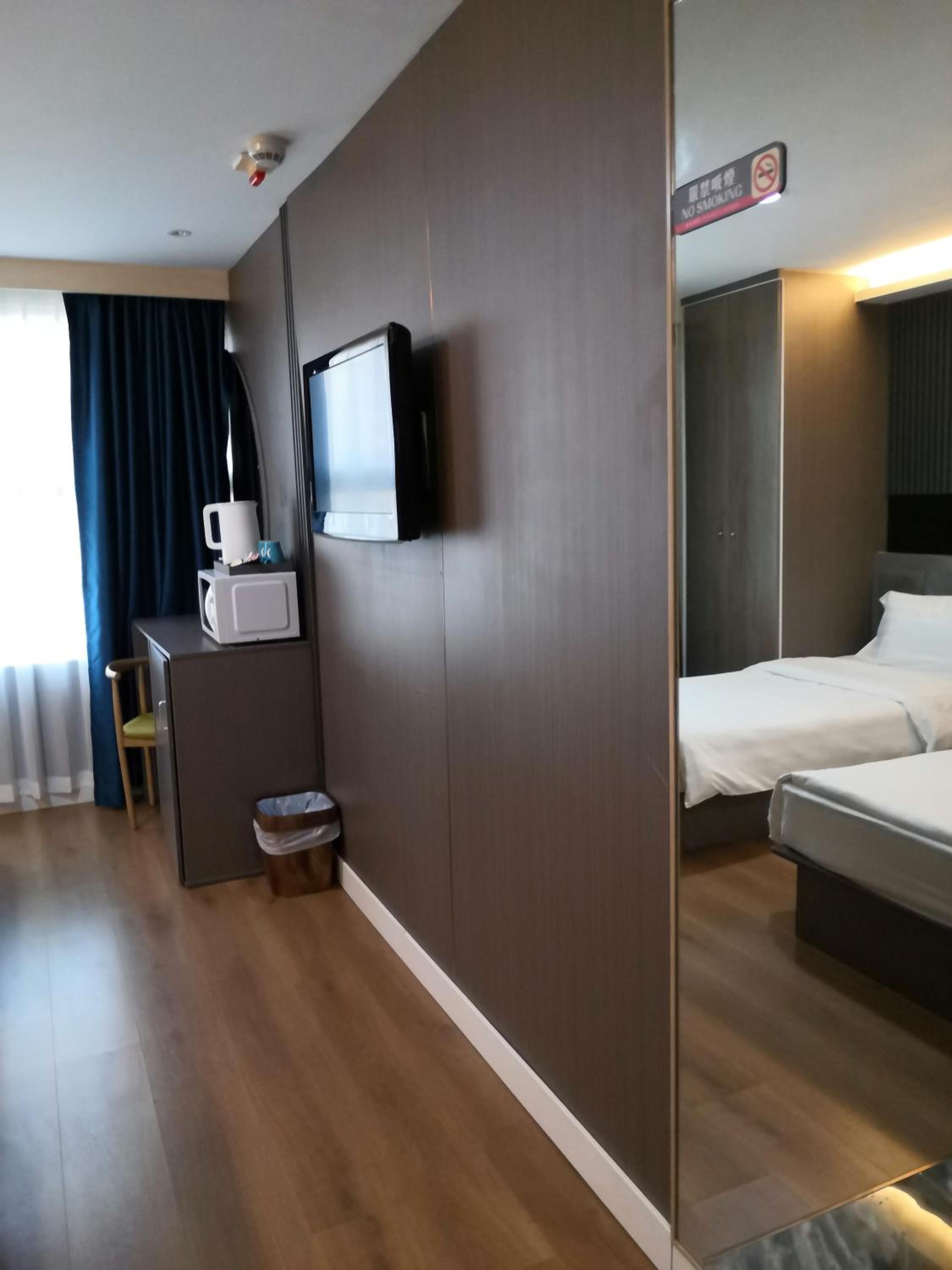 Hennessy Hotel