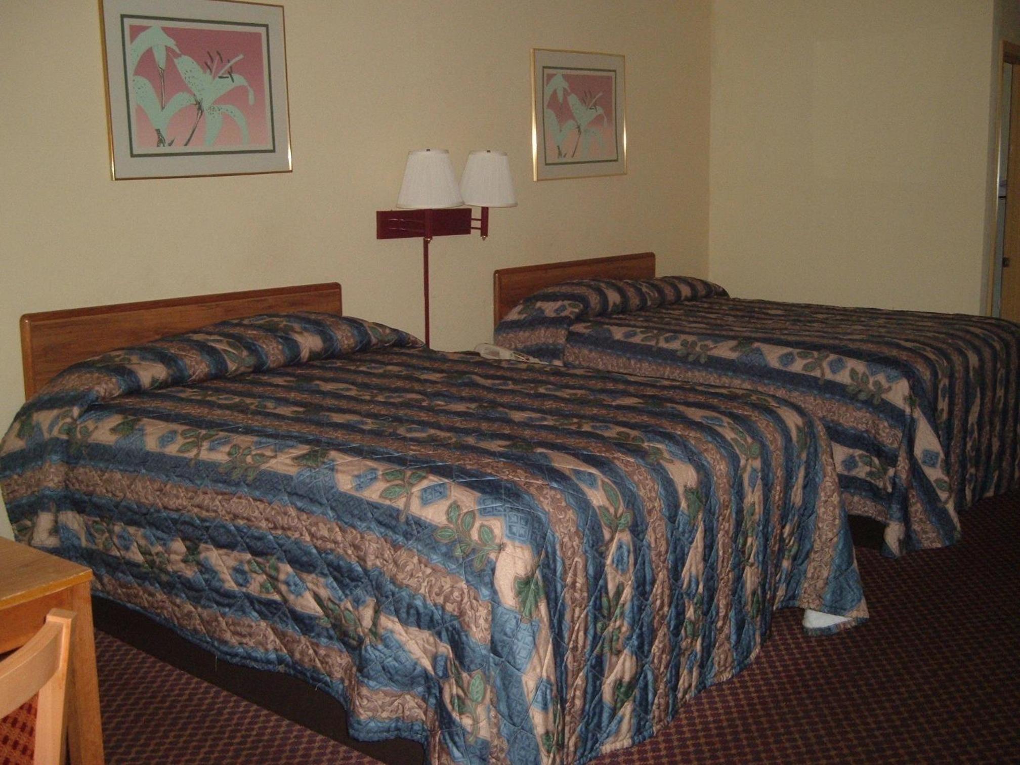 Laurel Vacations - Super 8 by Wyndham Laurel - Property Image 1