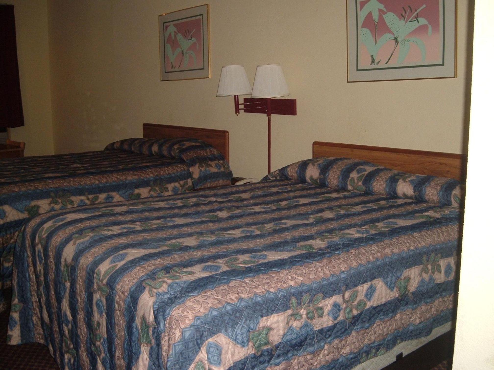 Laurel Vacations - Super 8 by Wyndham Laurel - Property Image 11