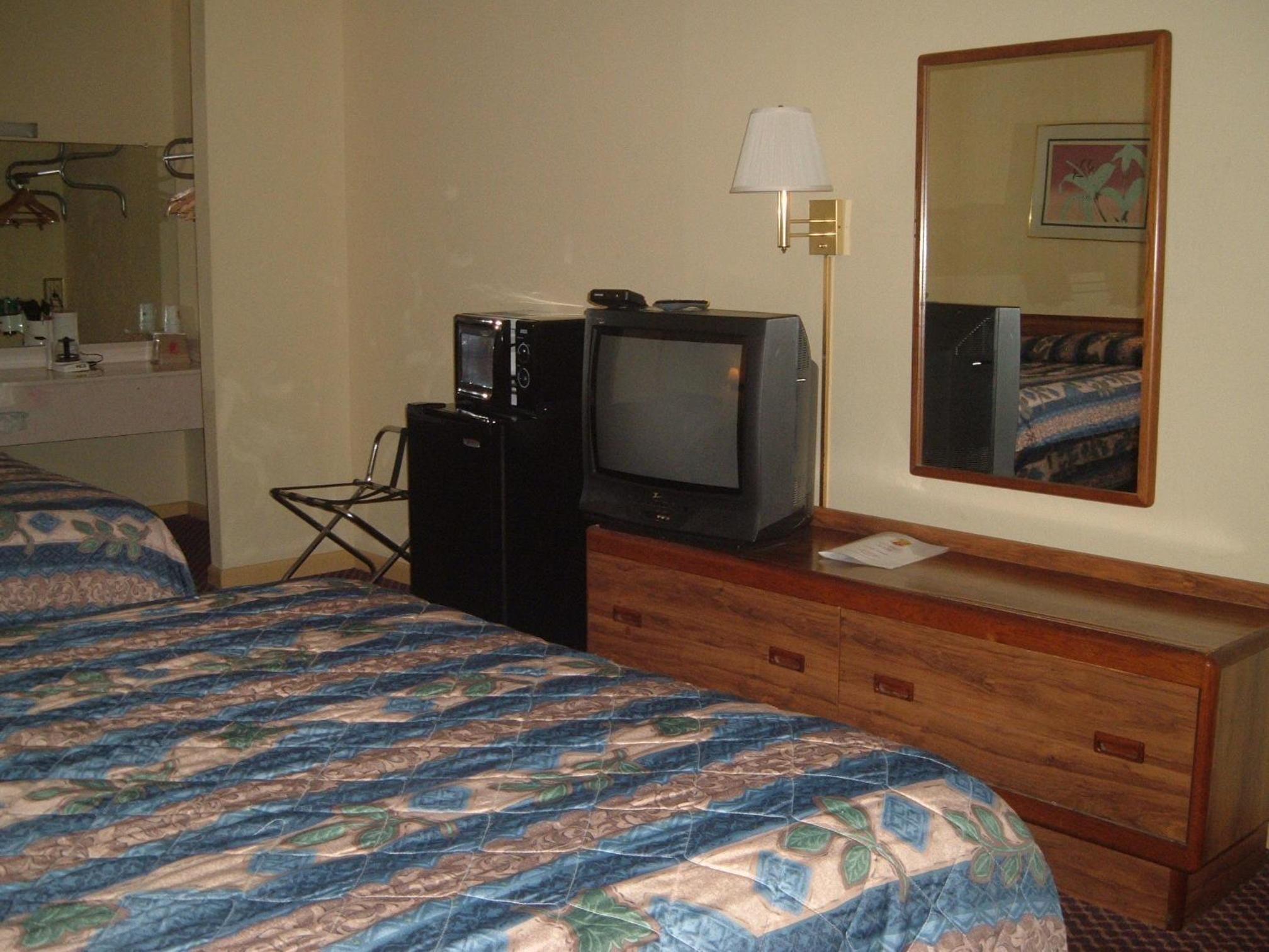 Laurel Vacations - Super 8 by Wyndham Laurel - Property Image 12