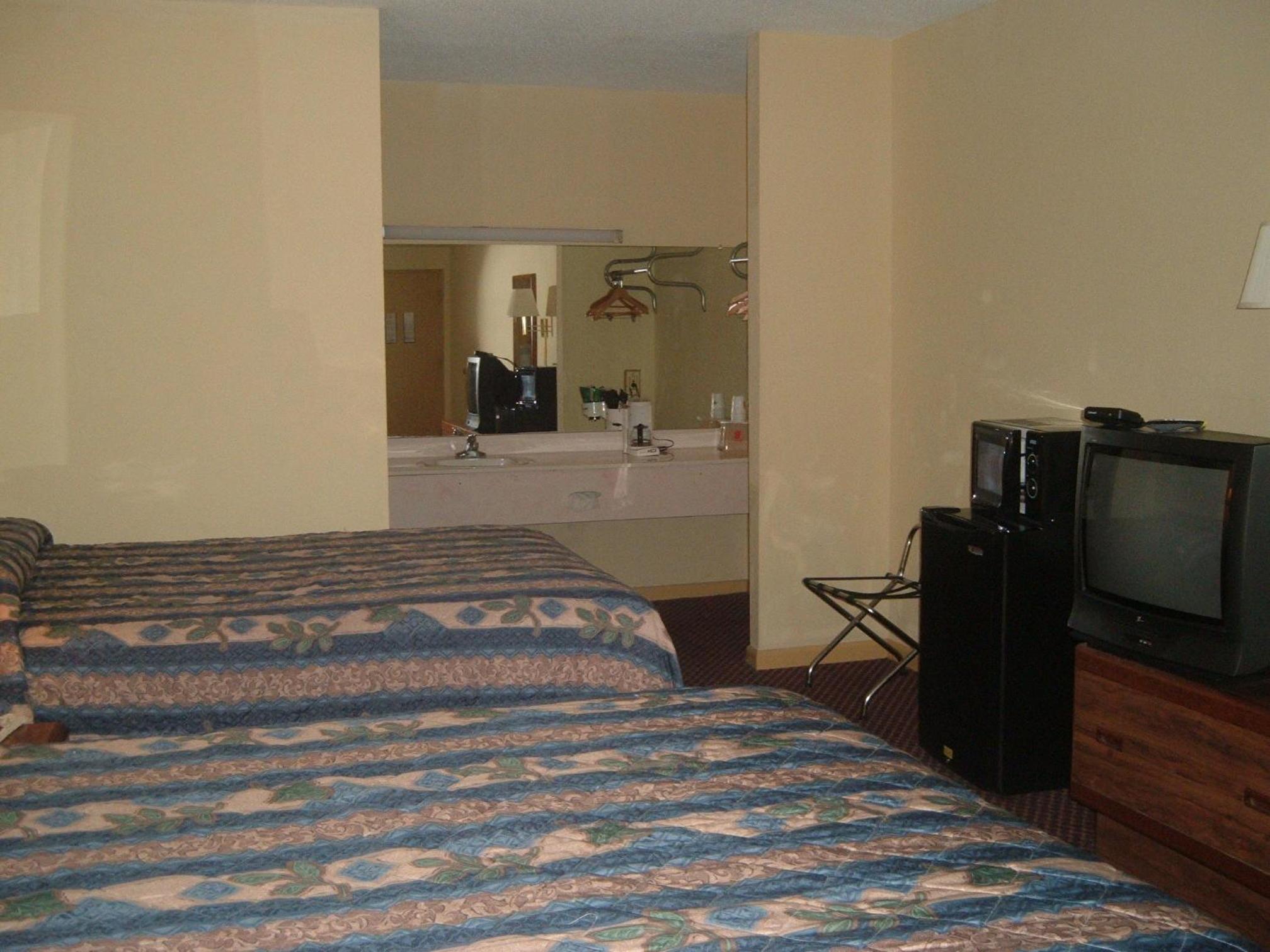 Laurel Vacations - Super 8 by Wyndham Laurel - Property Image 13