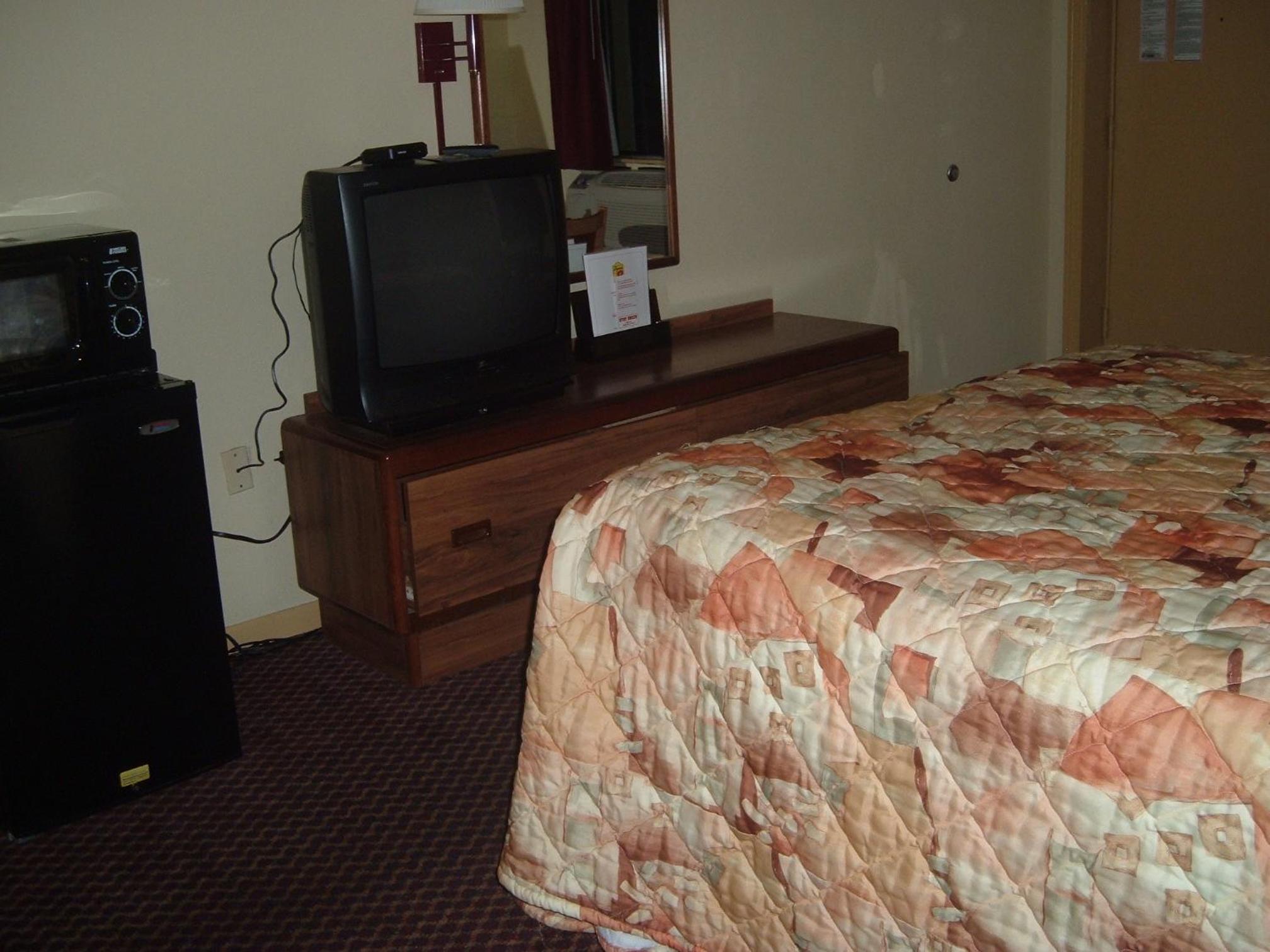 Laurel Vacations - Super 8 by Wyndham Laurel - Property Image 15