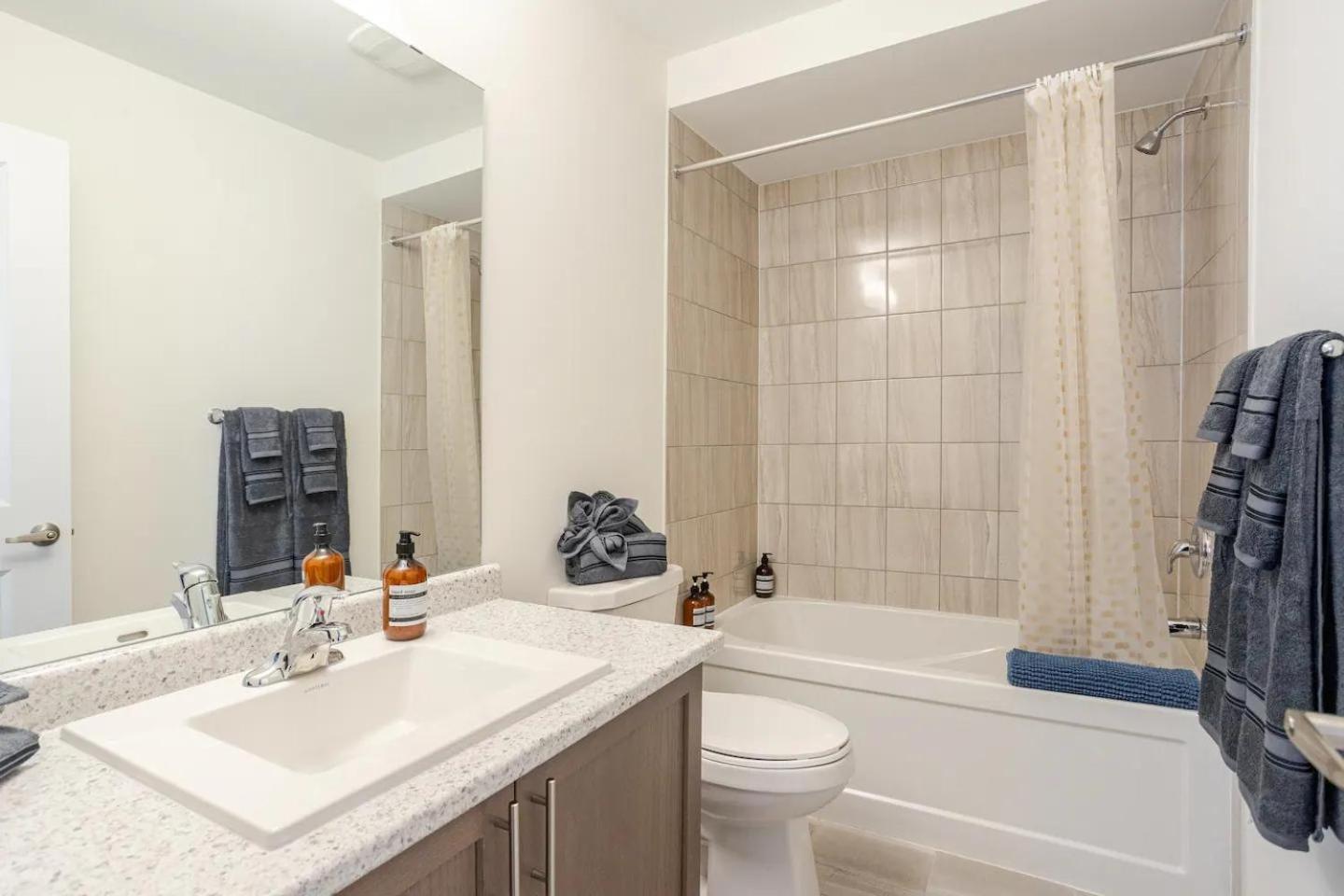 Stylish 4br Fast Wifi Sleeps 10
