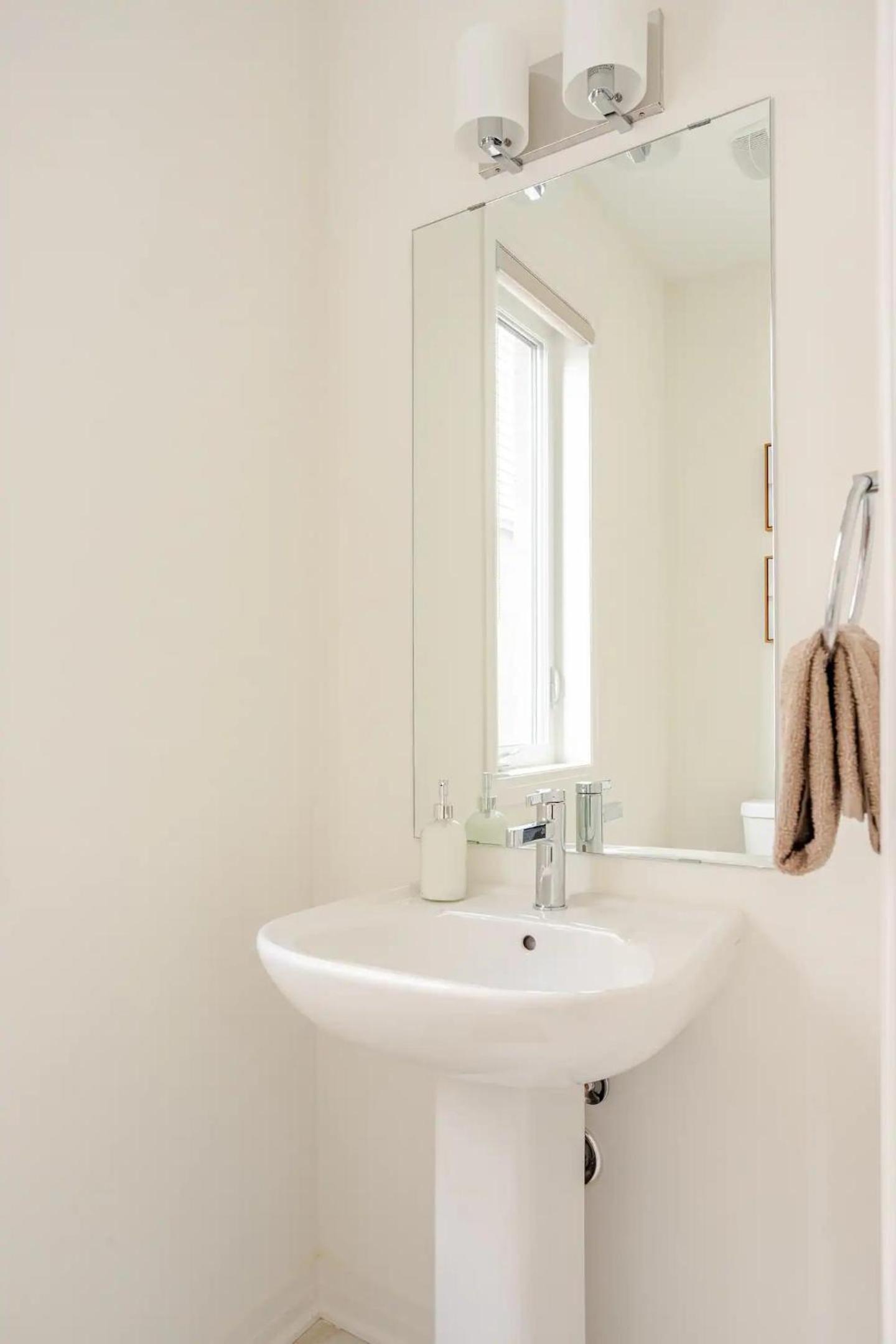 Stylish 4br Fast Wifi Sleeps 10