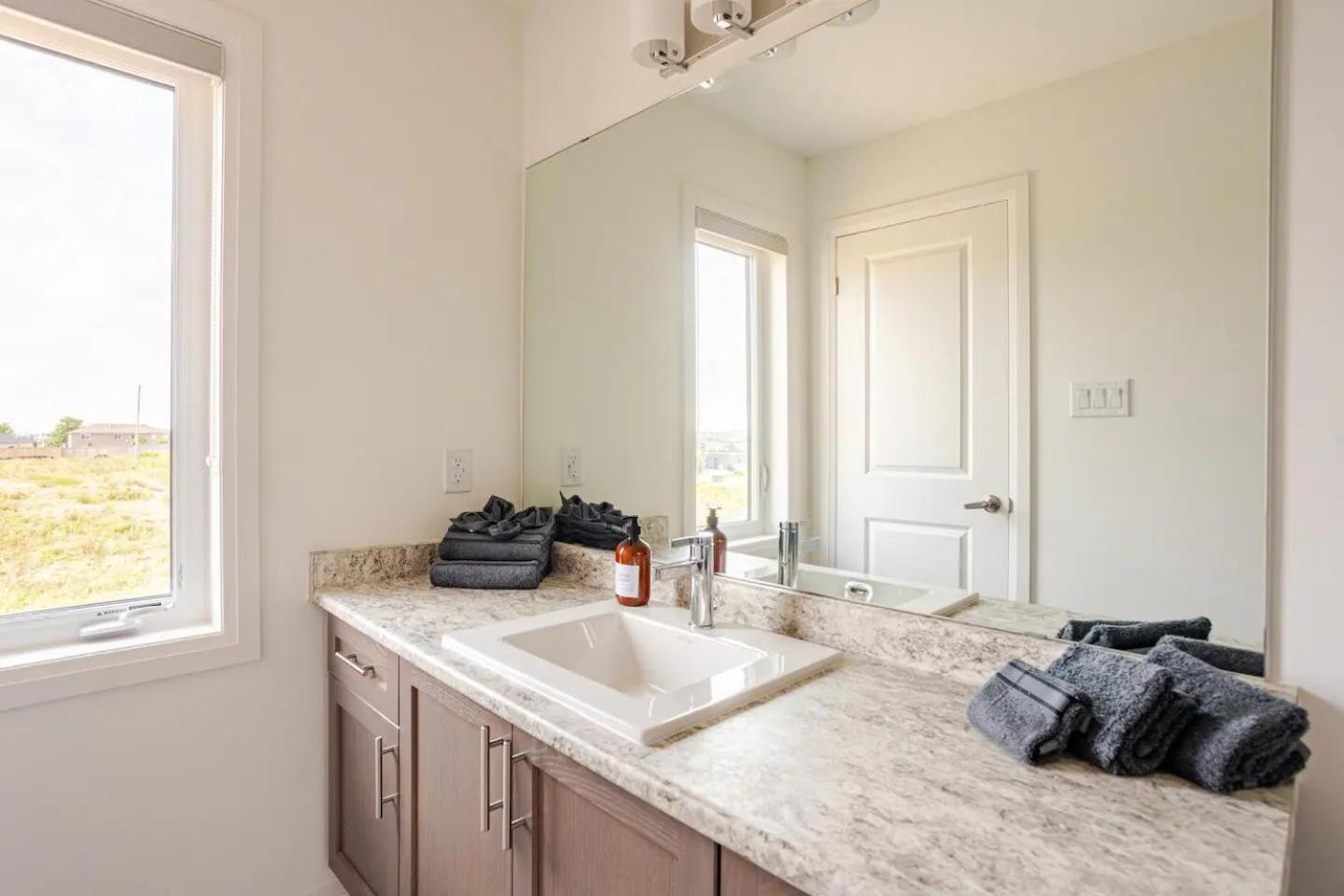 Stylish 4br Fast Wifi Sleeps 10