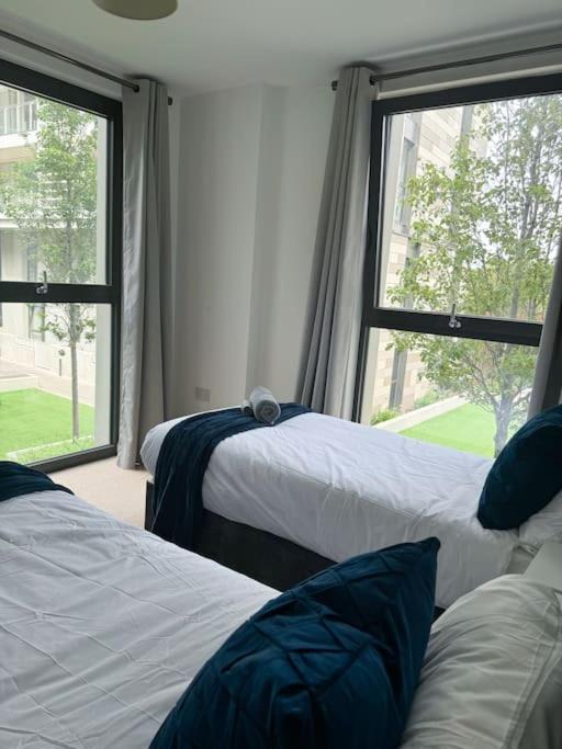 Spacious 2bed 2bath, 1 min walk to DLR, 4 mins to Canary Wharf