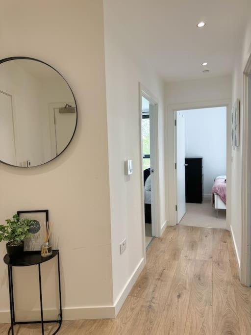 Spacious 2bed 2bath, 1 min walk to DLR, 4 mins to Canary Wharf