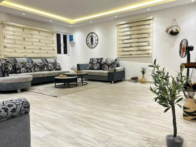 Spacious 3 Bedrooms Flat in Port Louis view 3