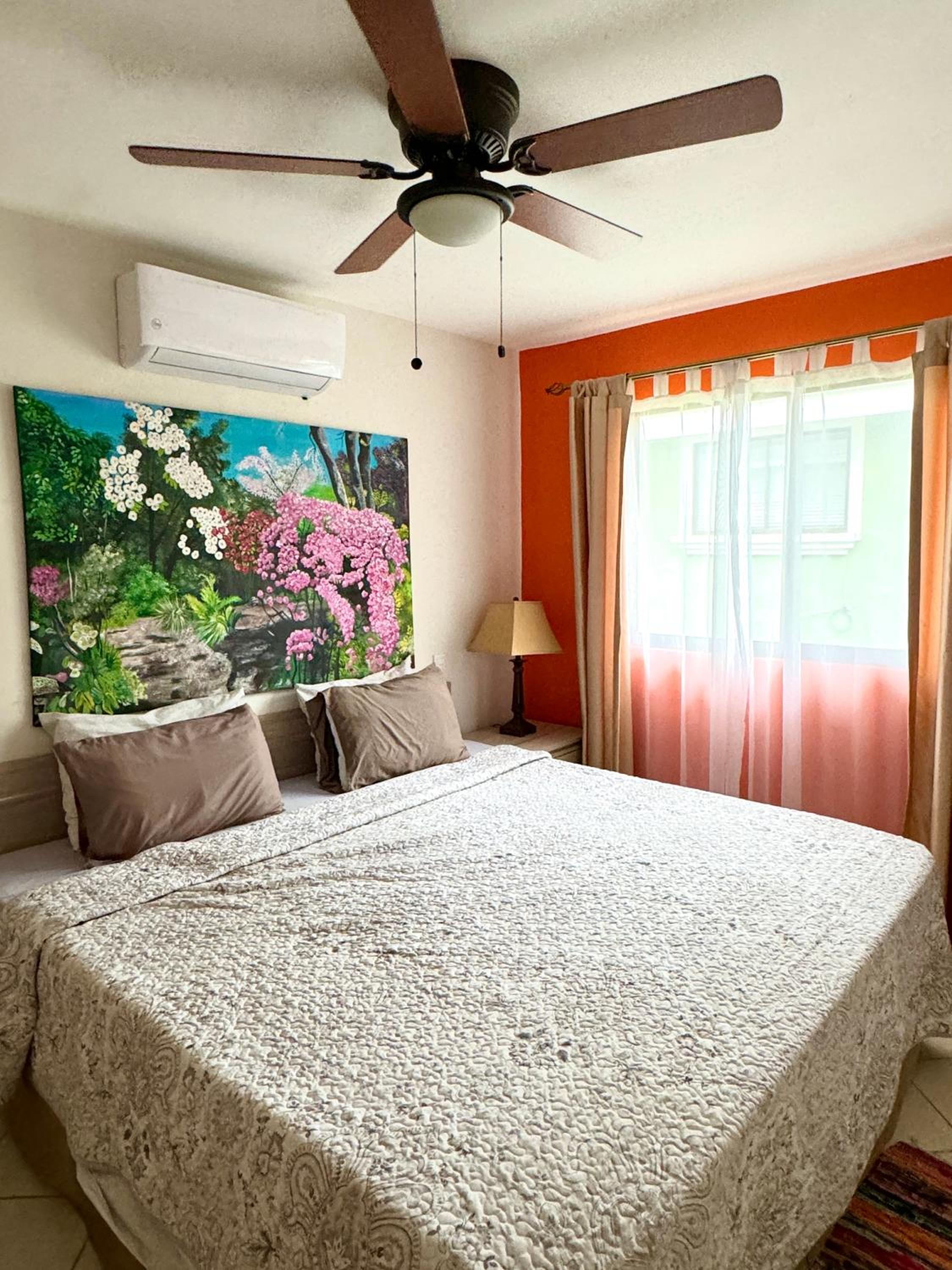 The Nest 2 bedroom1 bath Condo Rooftop patio