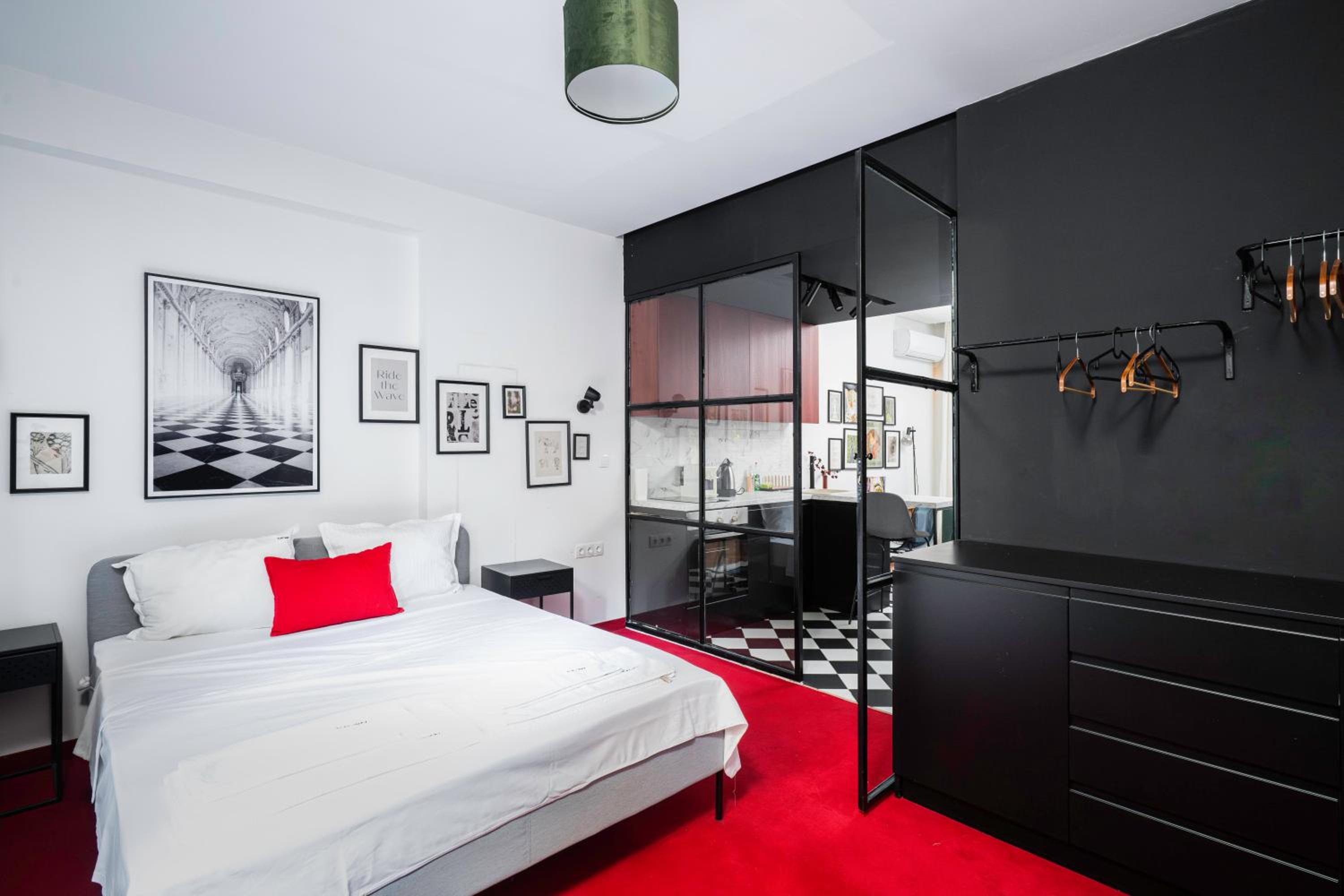 Central Art-Inspired Flat with Private Garage