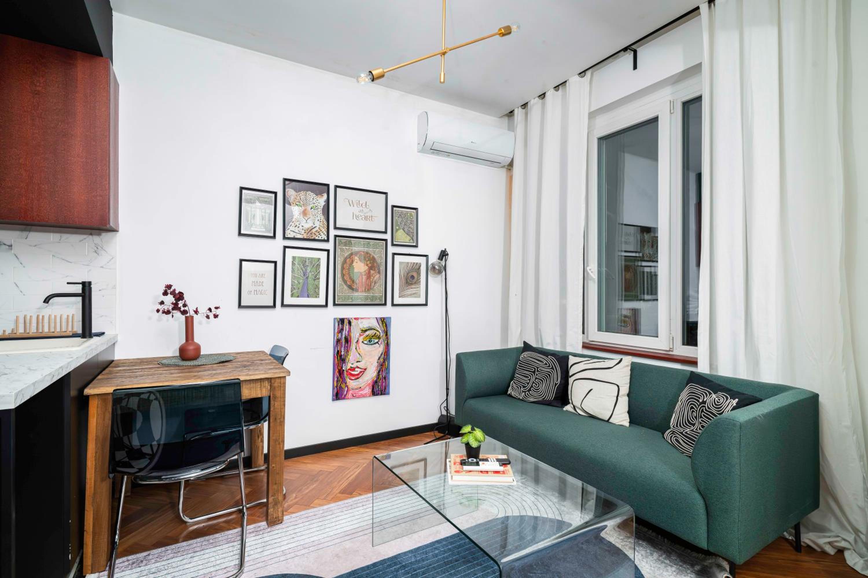 Central Art-Inspired Flat with Private Garage