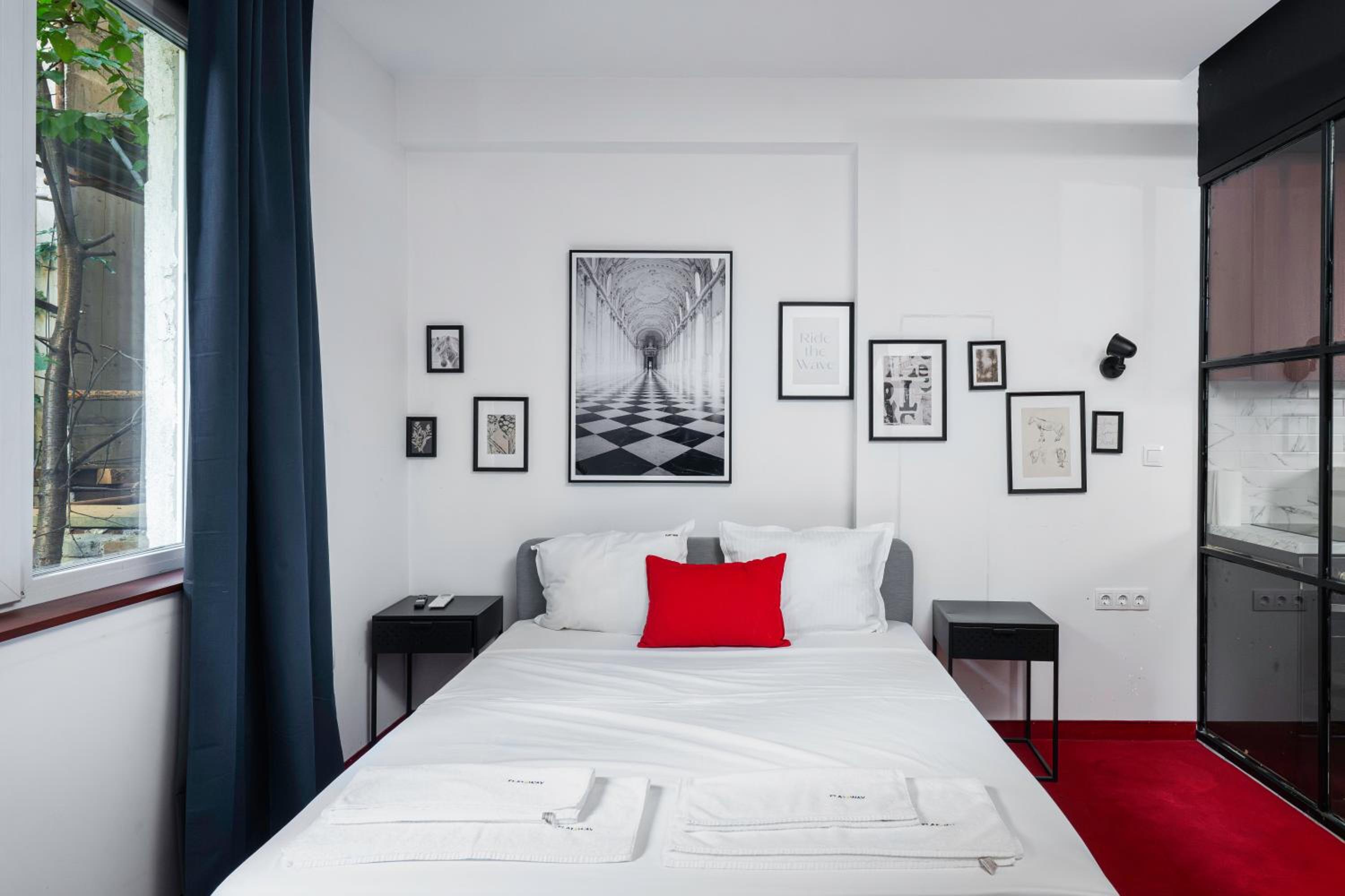 Central Art-Inspired Flat with Private Garage