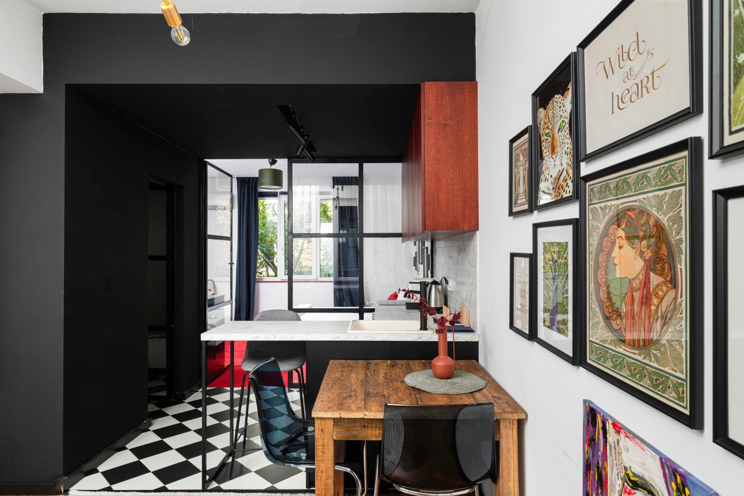 Central Art-Inspired Flat with Private Garage